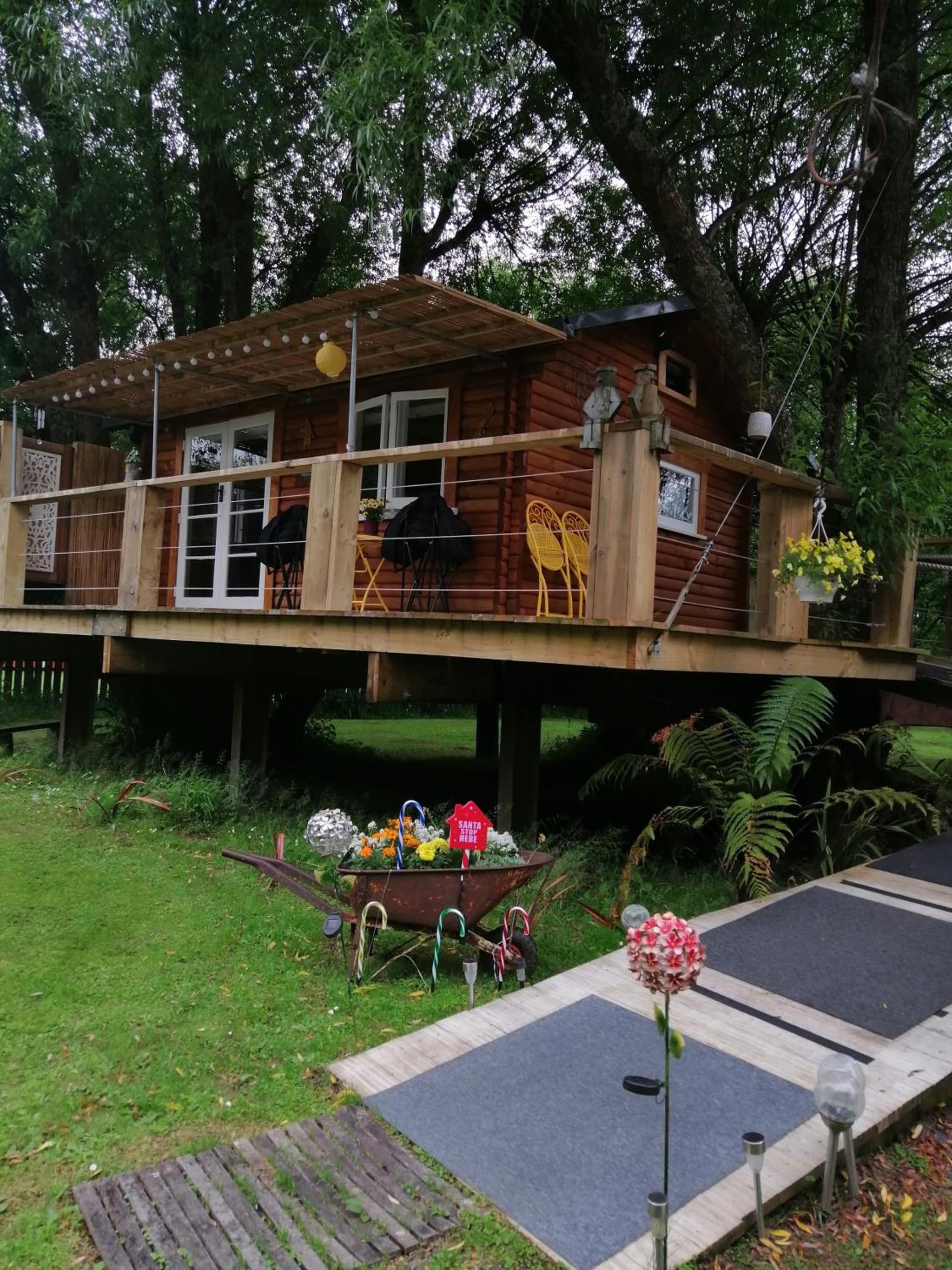 Treehouse Escape for Two photo 5