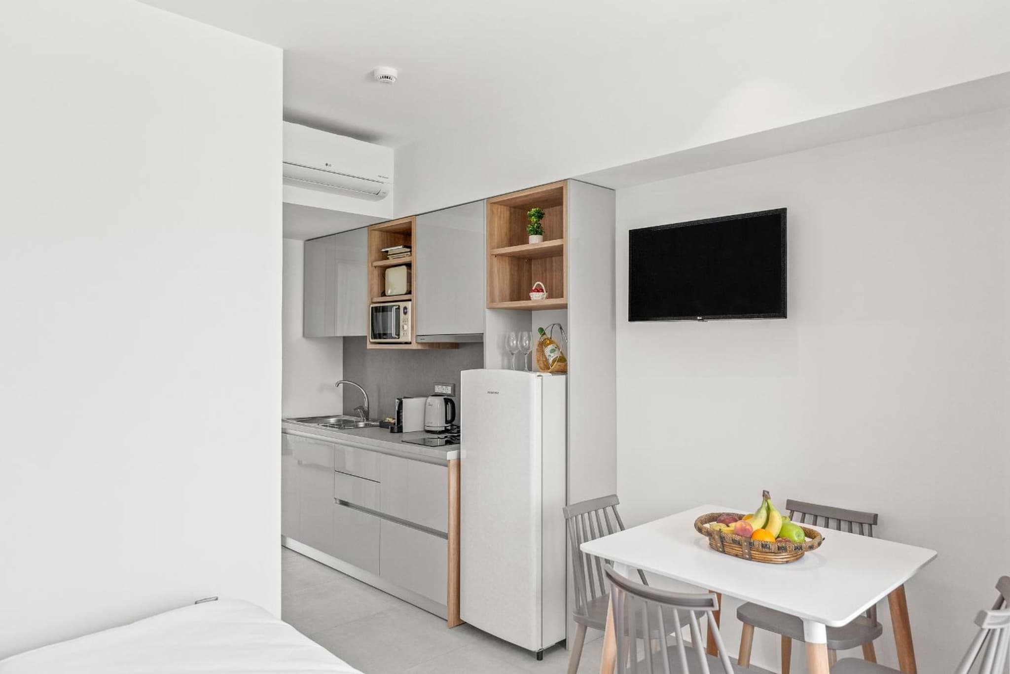 KOUROS STONE SUITES photo 8
