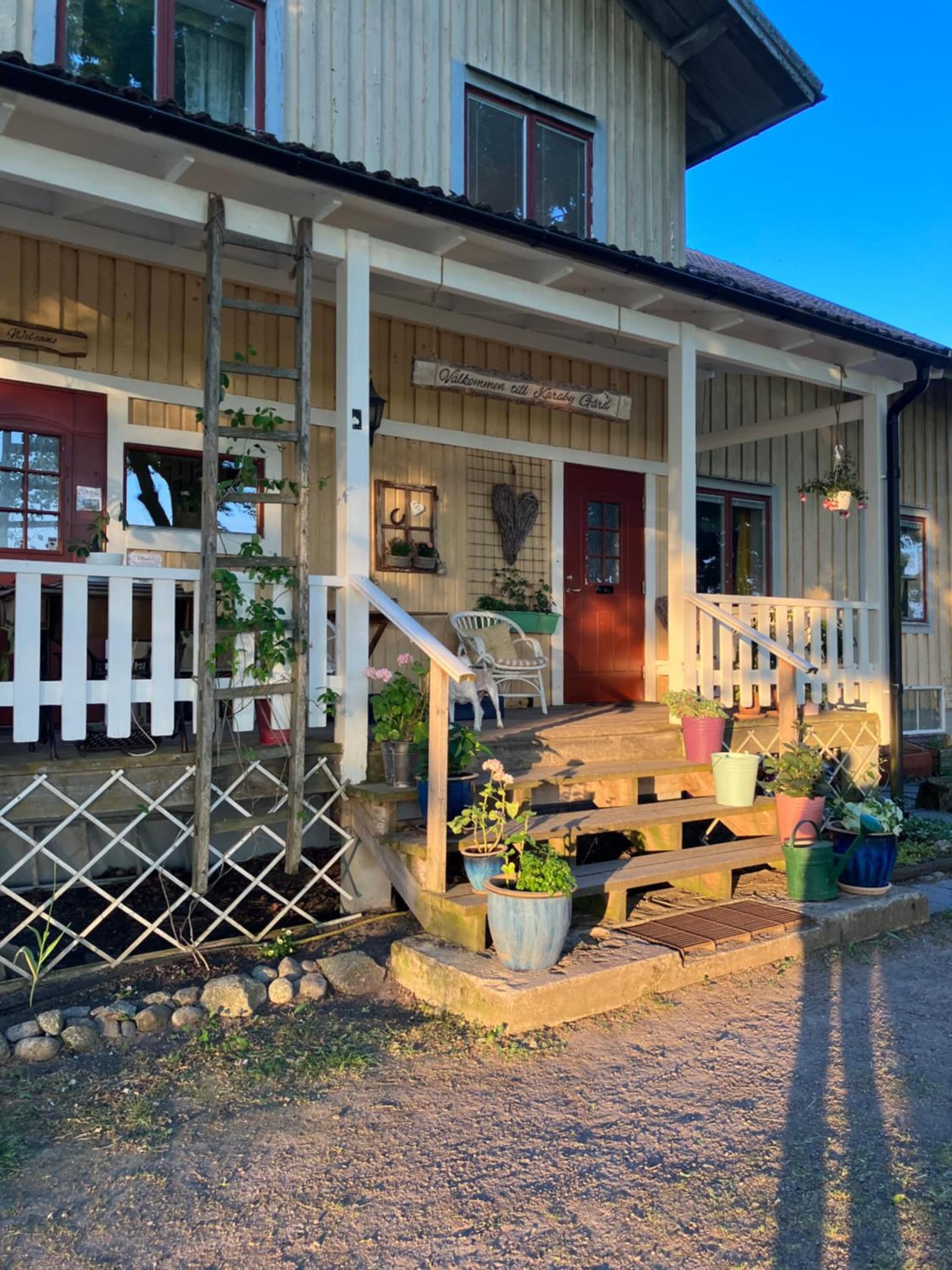 Karaby Gård, Country Living självhushåll