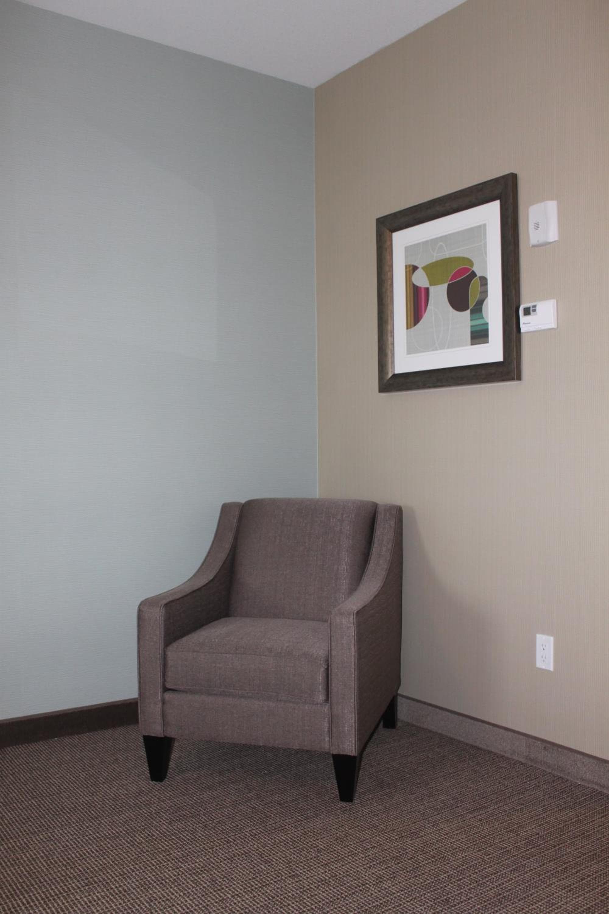 Meridian Inn & Suites Lloydminster photo 4