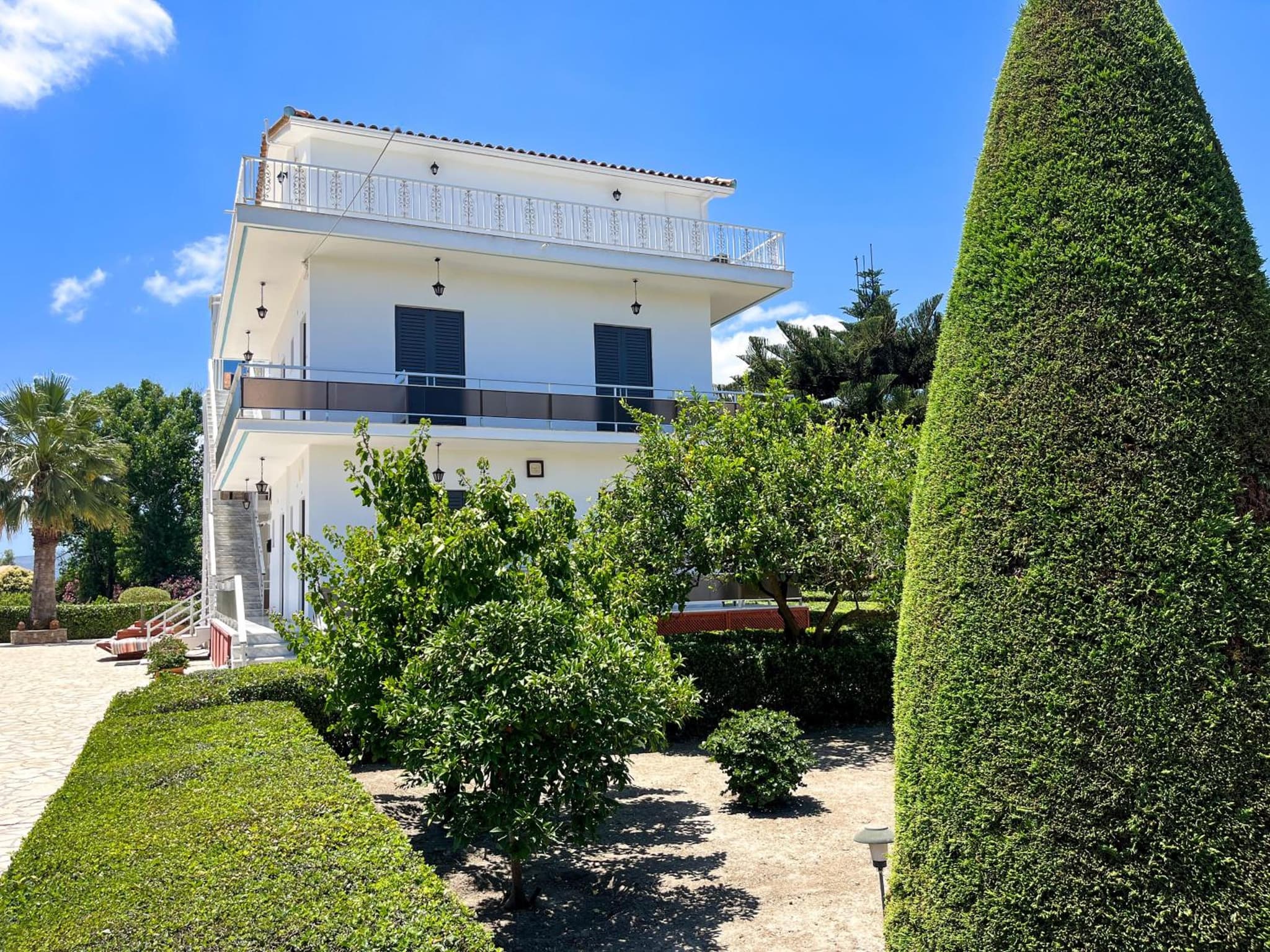 Pettas Apartments photo 3