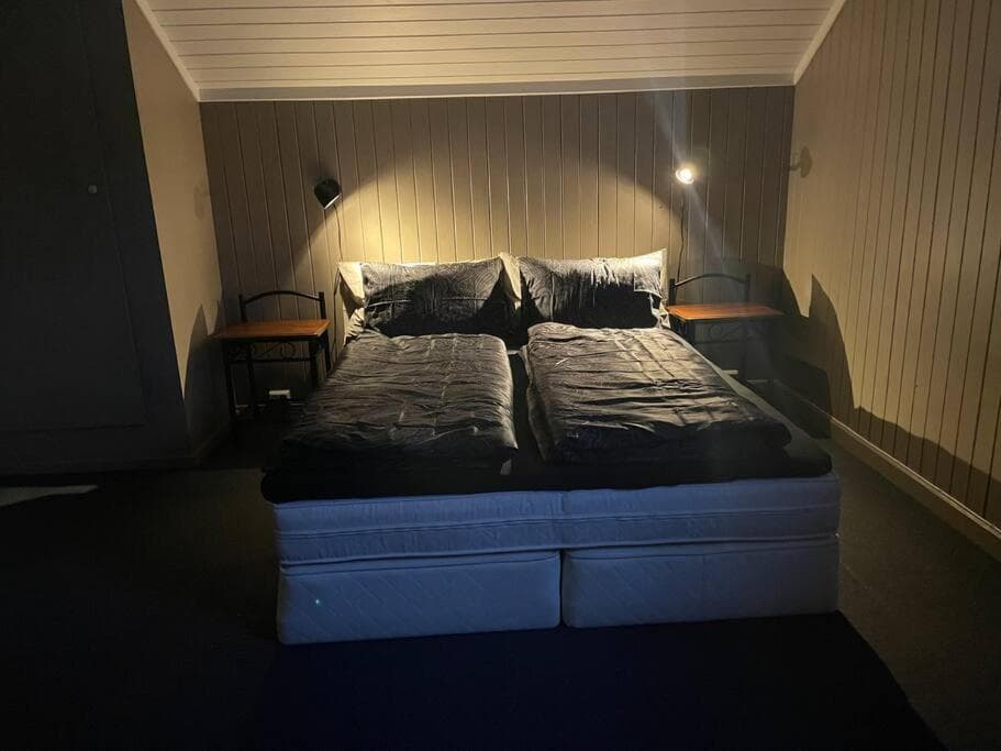 Koselig gammelt hus på gård photo 9