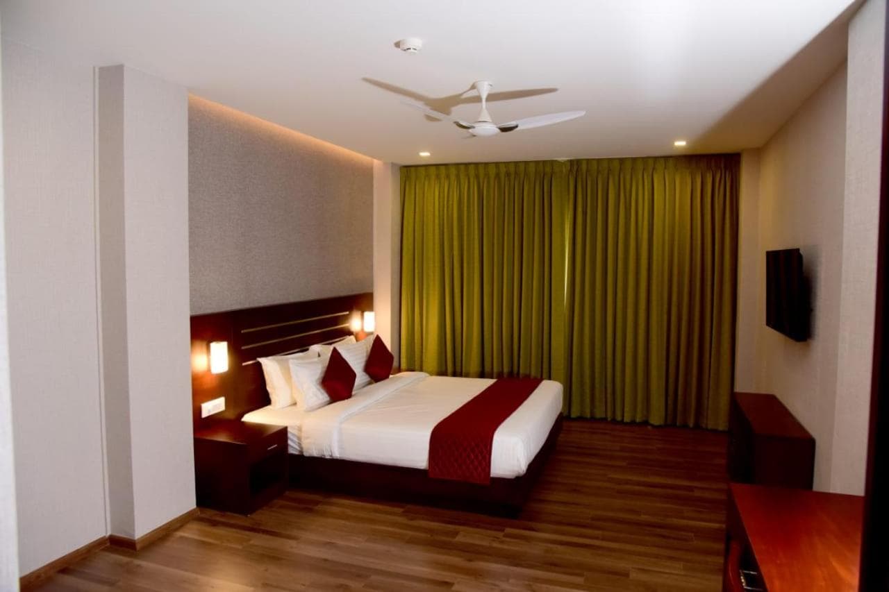HOTEL EMERALD PALACE photo 2