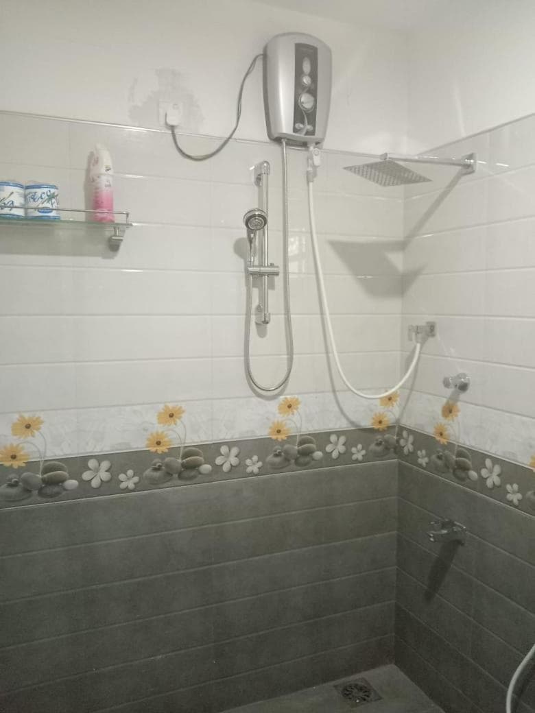 Thisumi Guest photo 8