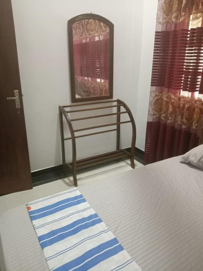 Thisumi Guest photo 5
