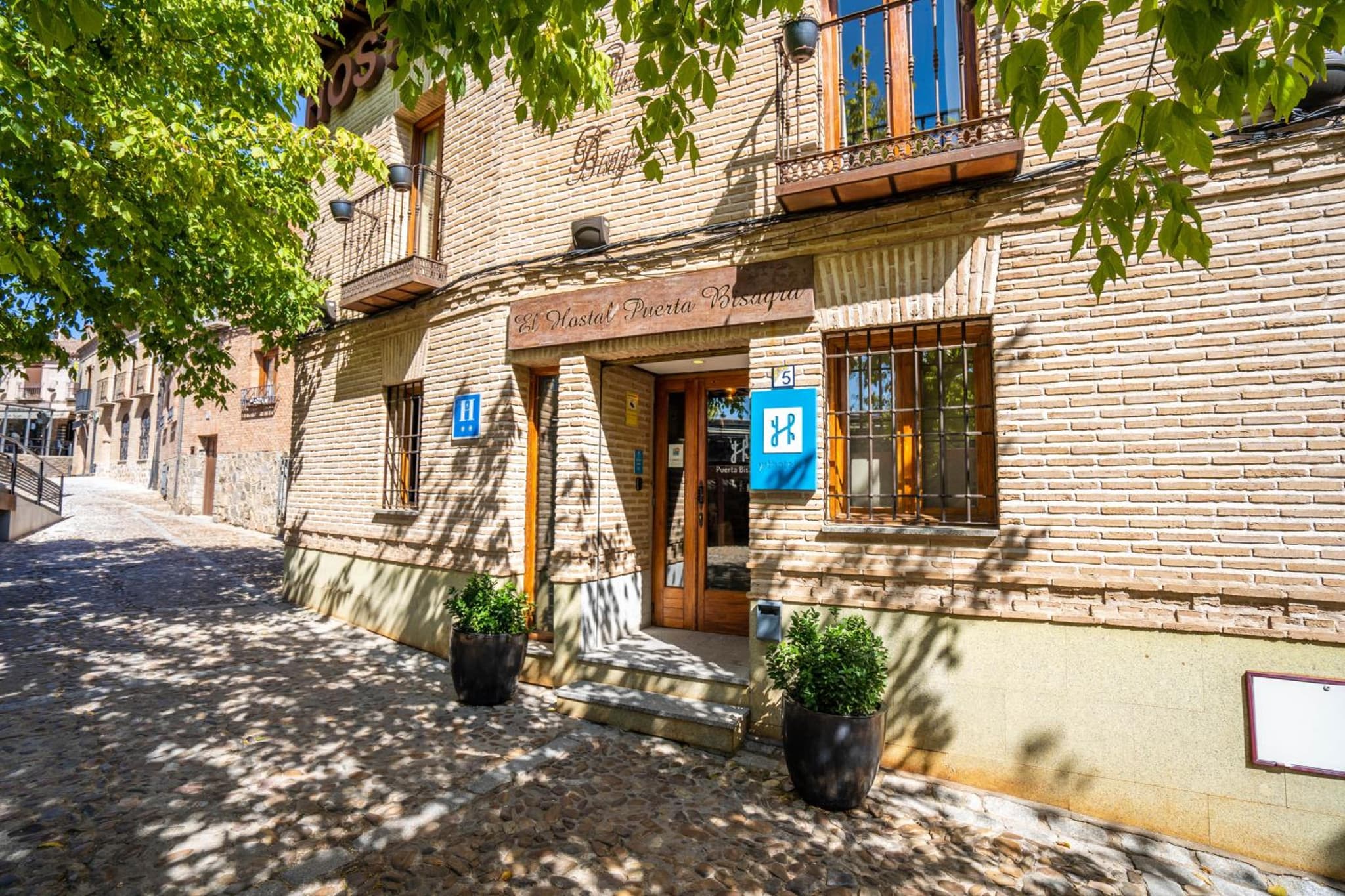 YIT Puerta Bisagra photo 2