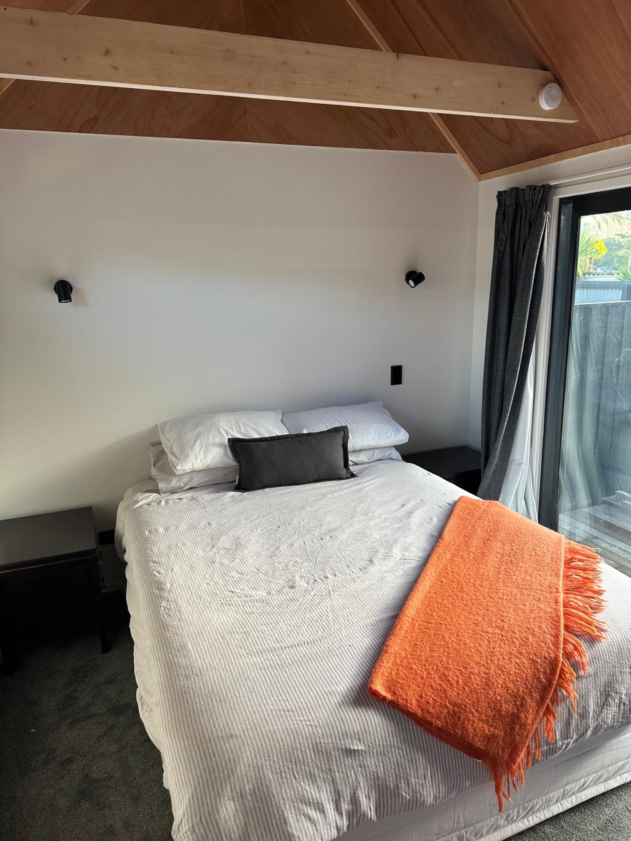 Modern Two bedroom Oasis photo 6