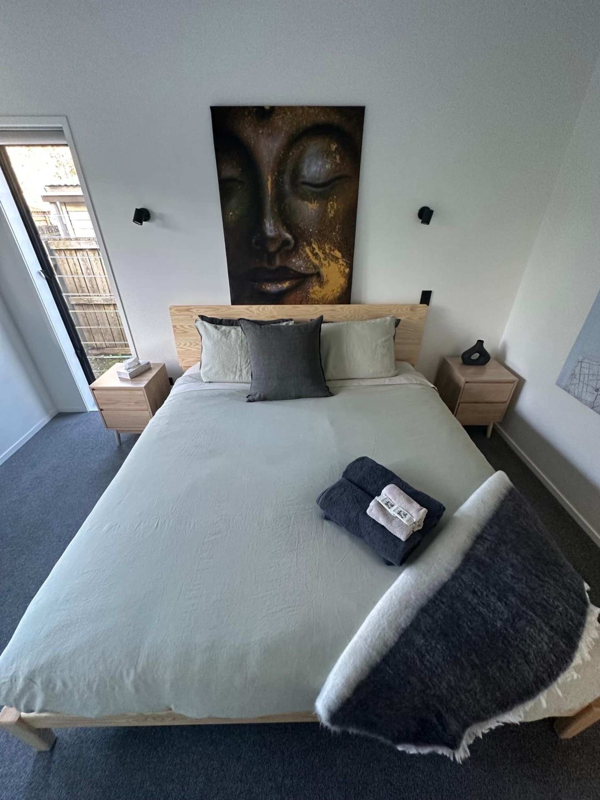 Modern Two bedroom Oasis photo 9