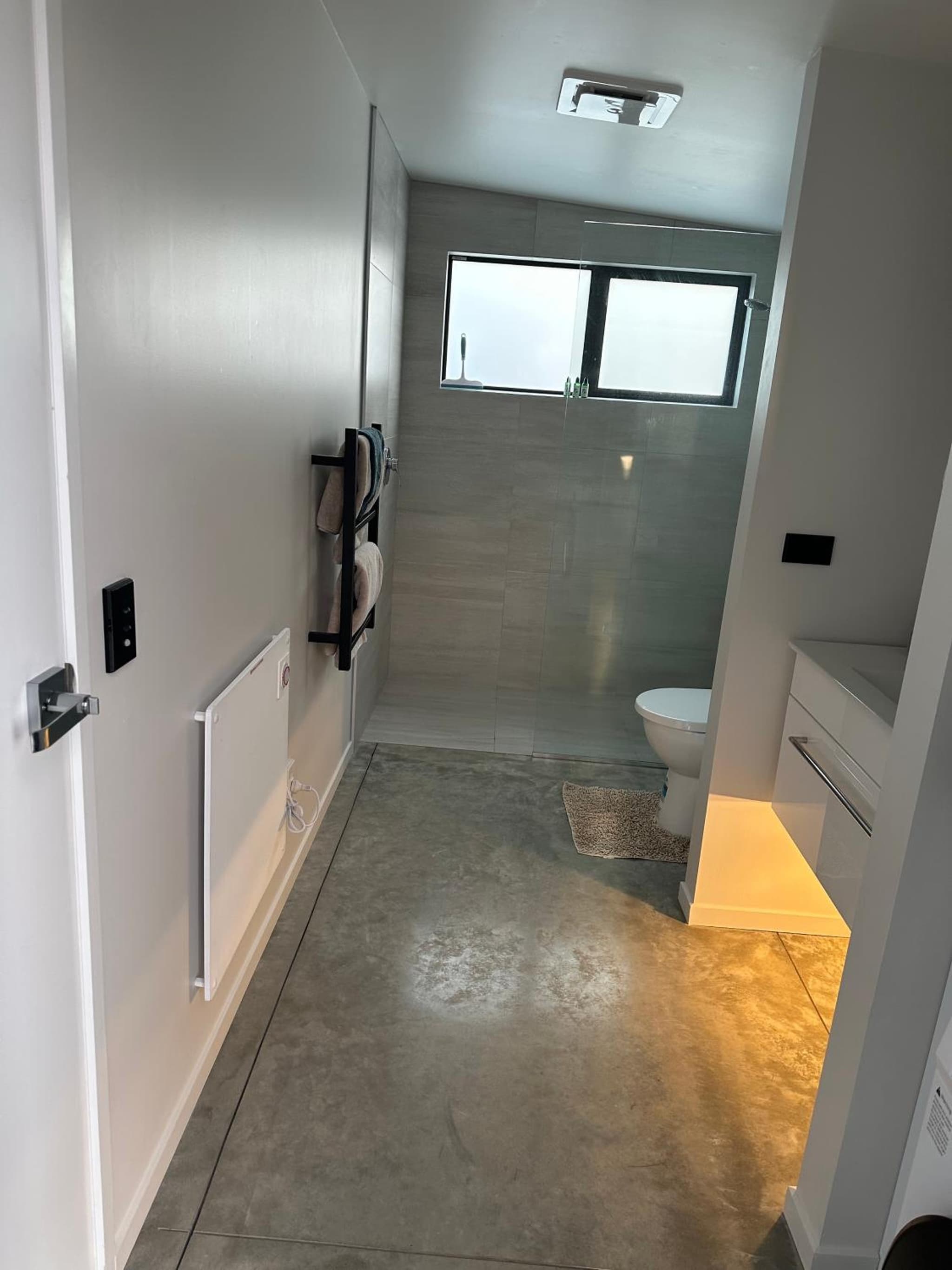 Modern Two bedroom Oasis photo 2