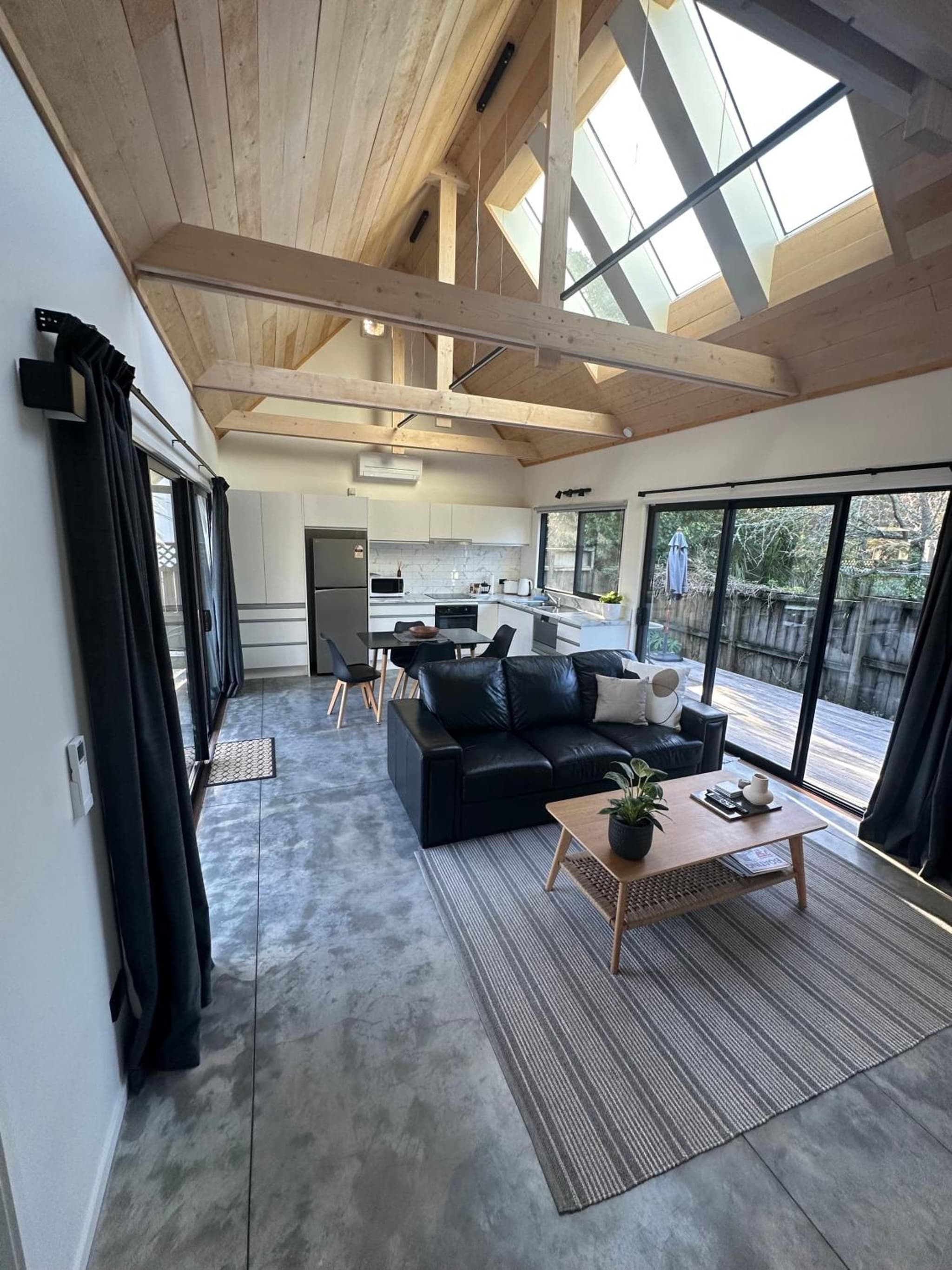 Modern Two bedroom Oasis photo 7