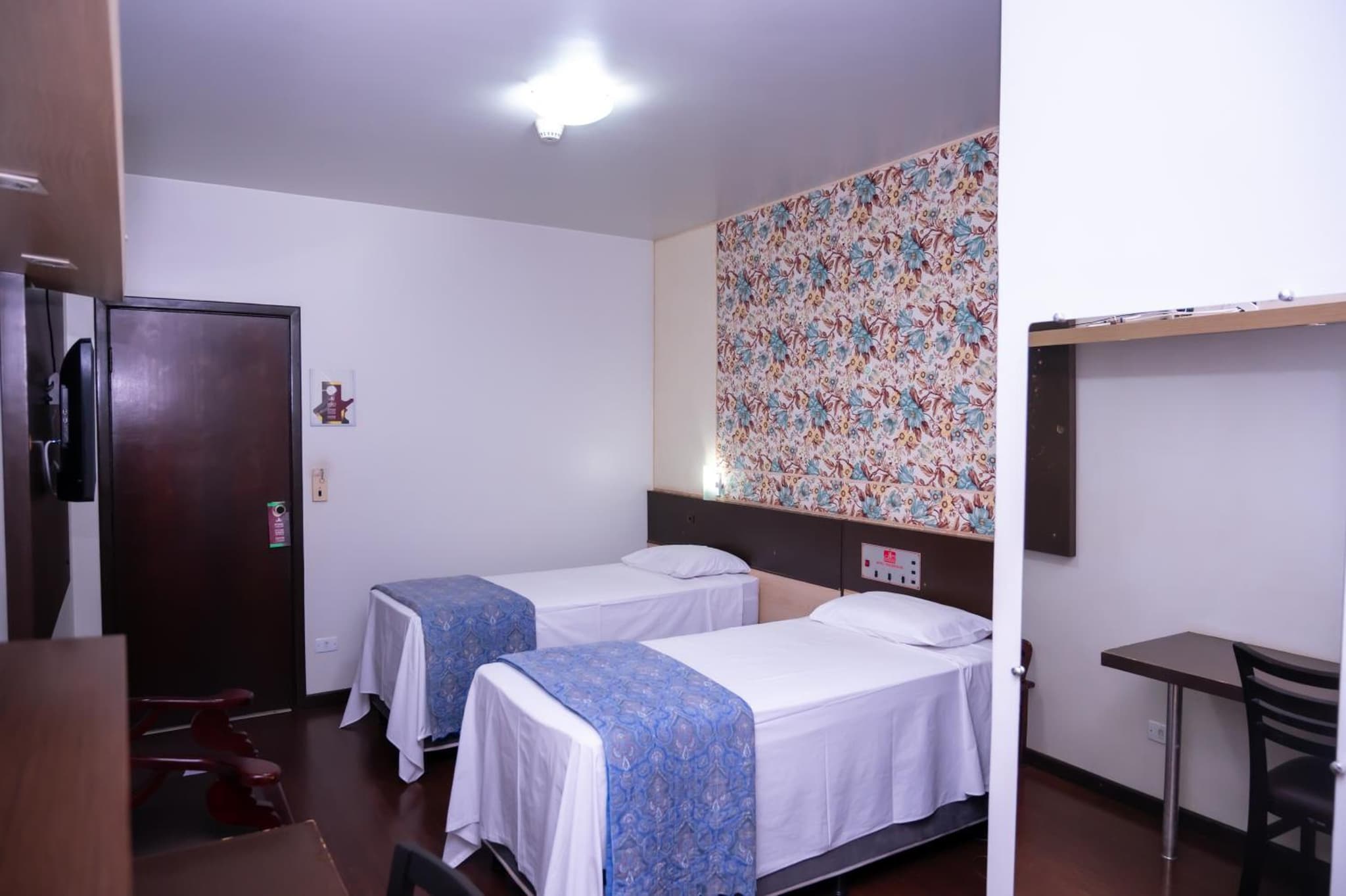 Hotel 365 photo 9