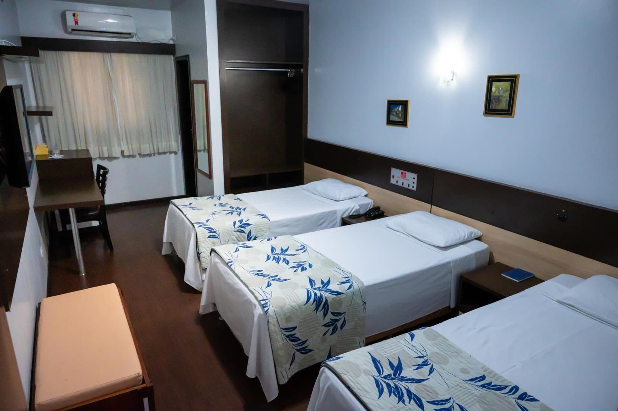 Hotel 365 photo 2