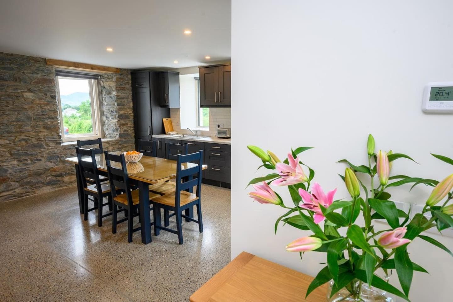 Killarney Old School Road sleeps 6 photo 8