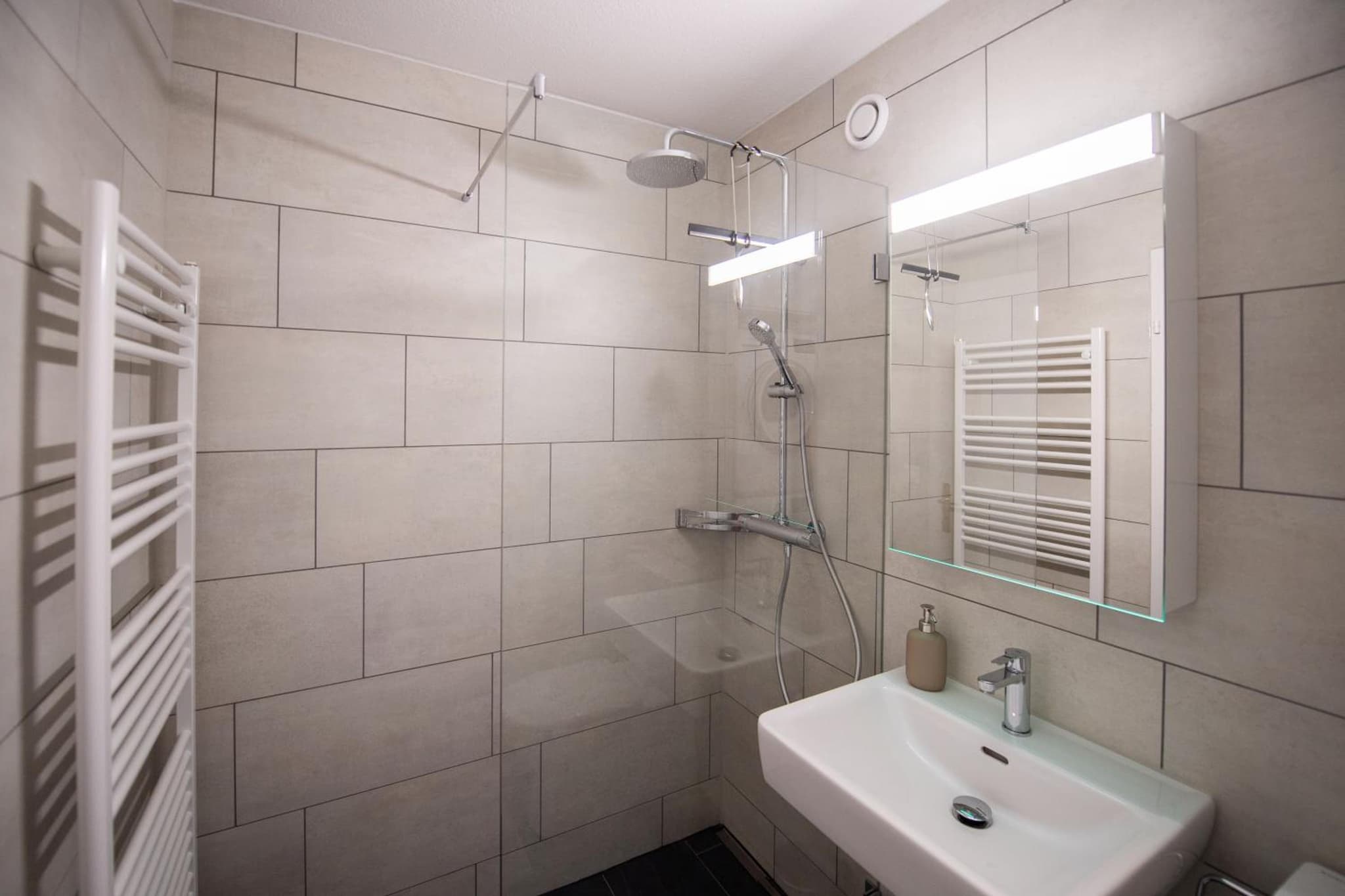 Moderne & helle Wohnung mit Netflix & Bergsicht photo 6