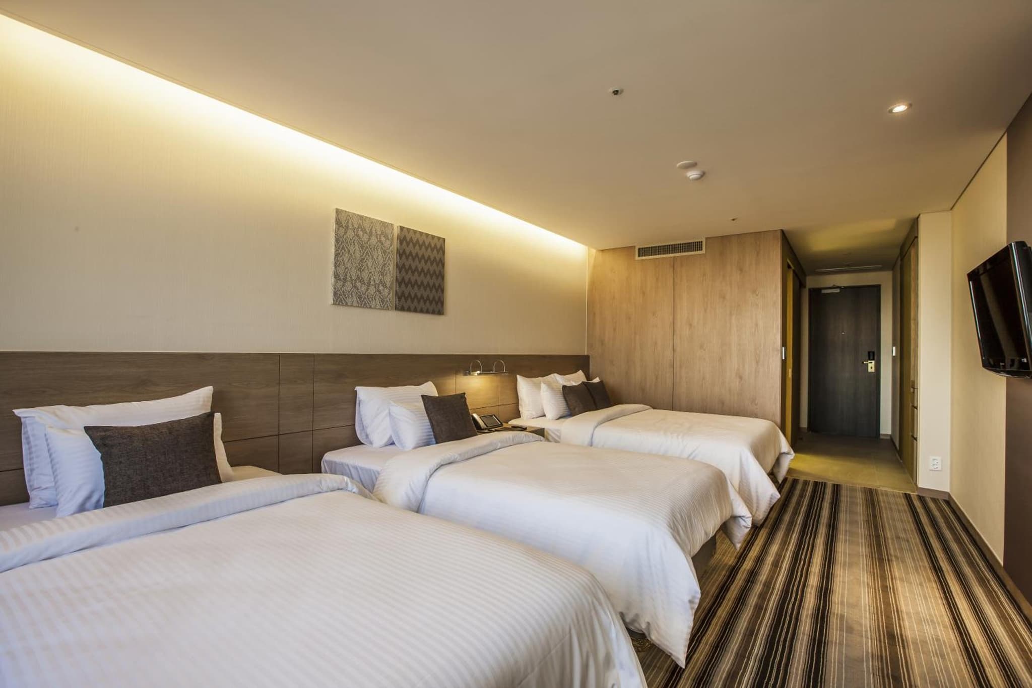Hamilton Hotel photo 2