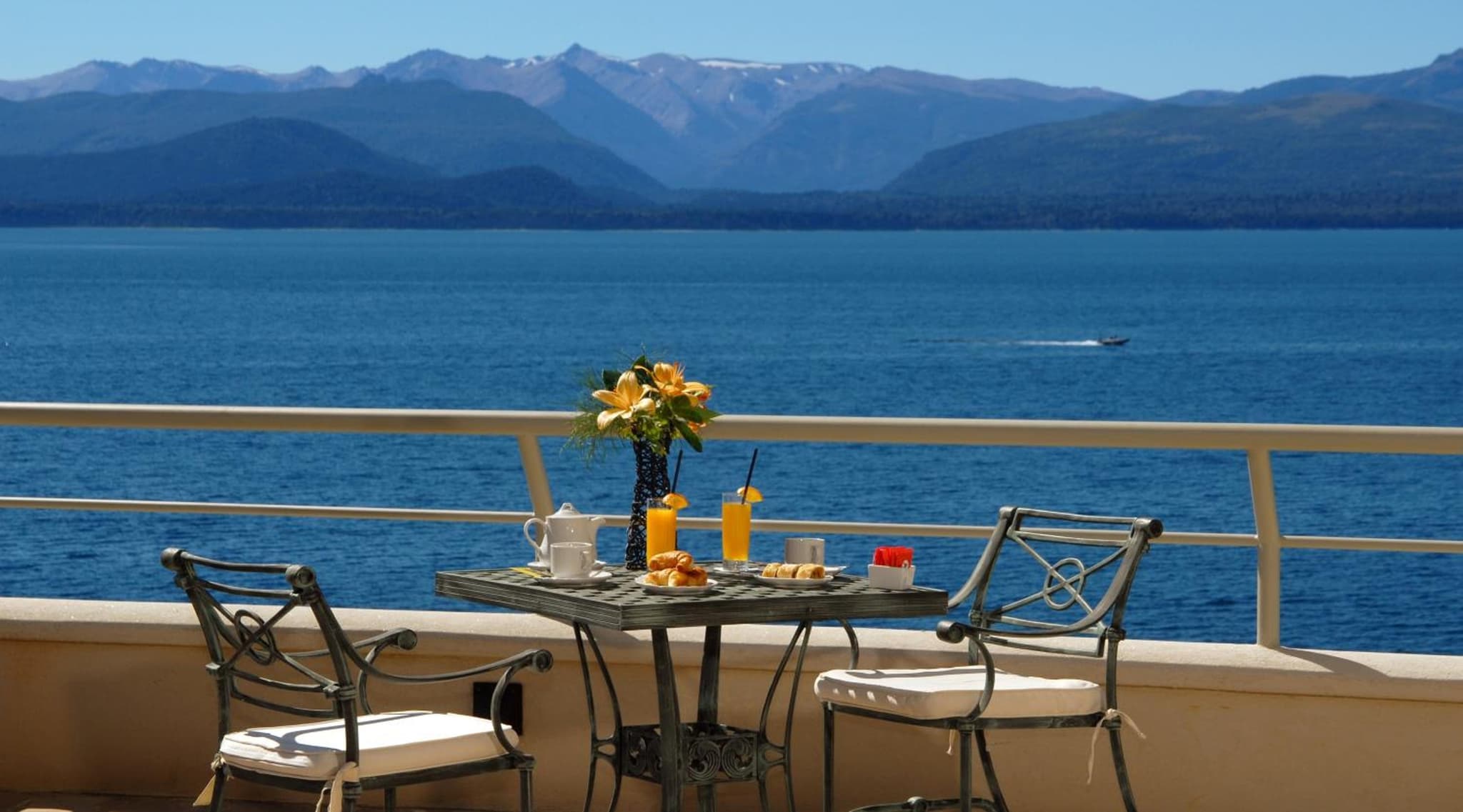 Cacique Inacayal Lake Hotel & Spa photo 4