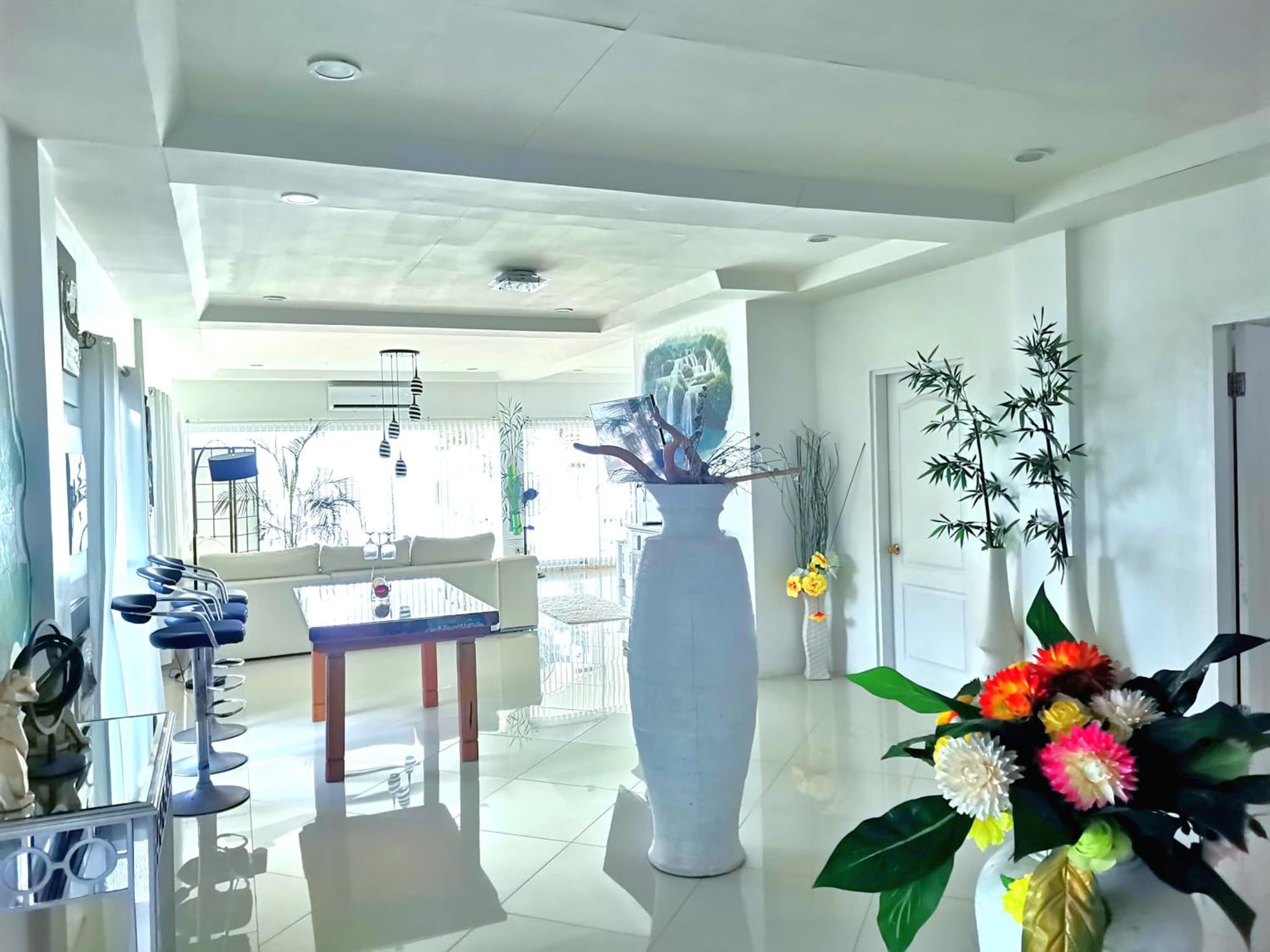 BEACH FRONT WHITE HOUSE VILLA photo 3