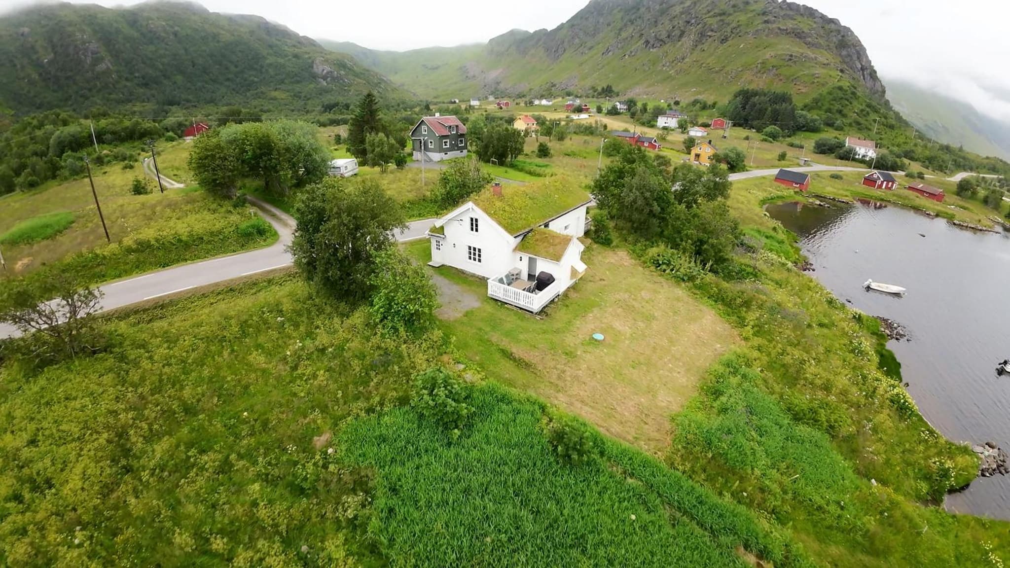 Lite hus ved sjøen photo 9