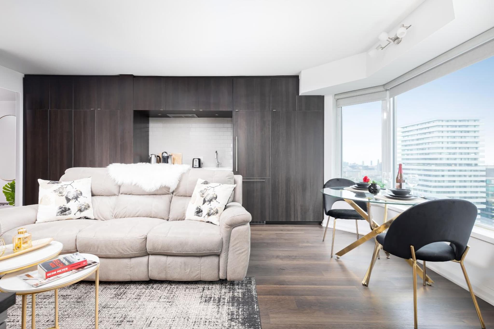 Luxury 3-Beds Apartment in Yorkville with the Best City View in Downtown Toronto photo 3