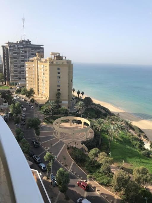 SeaView, 4br beachfront penthouse