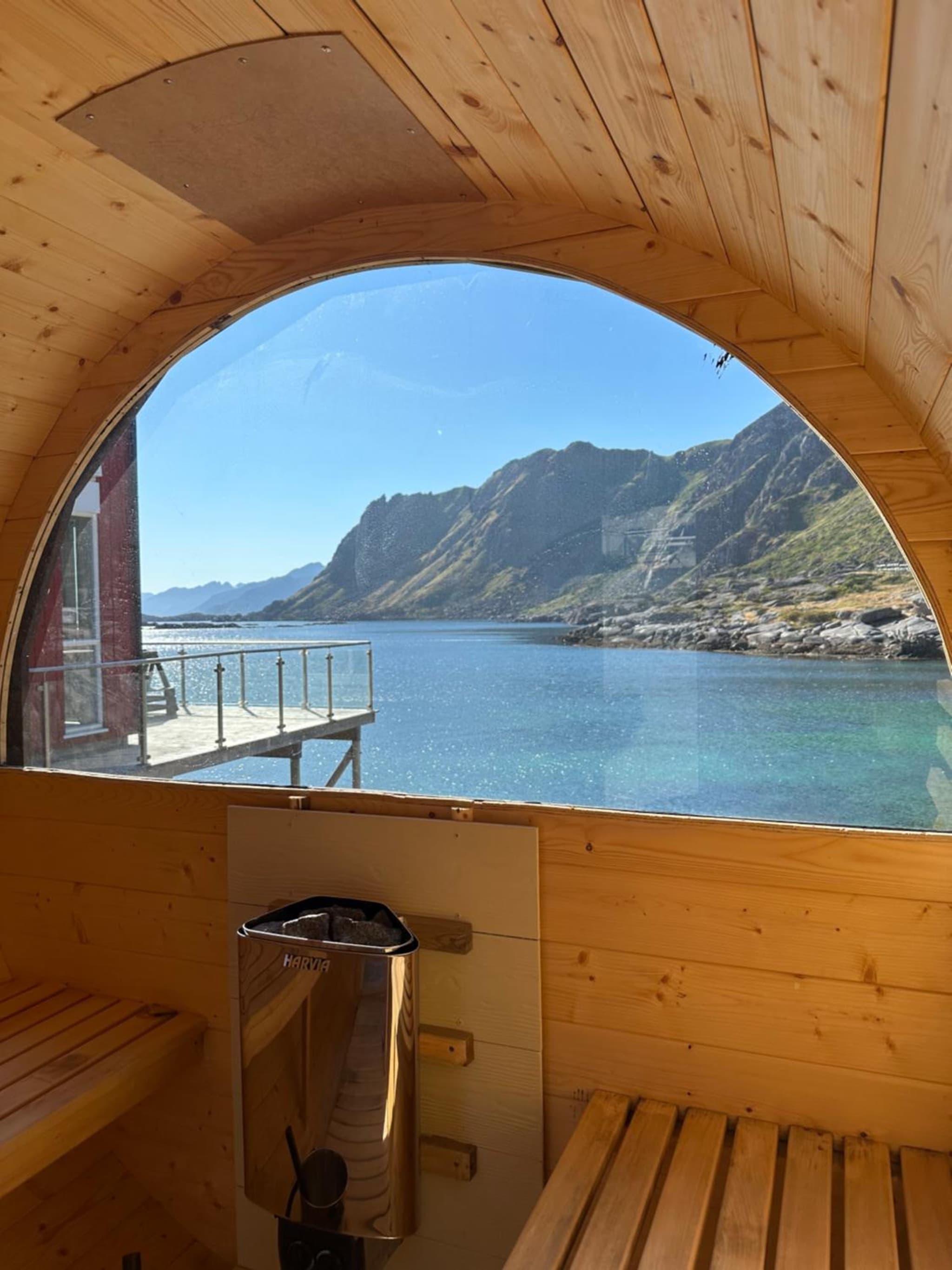 Lofoten Waterfront luxury lodge photo 4