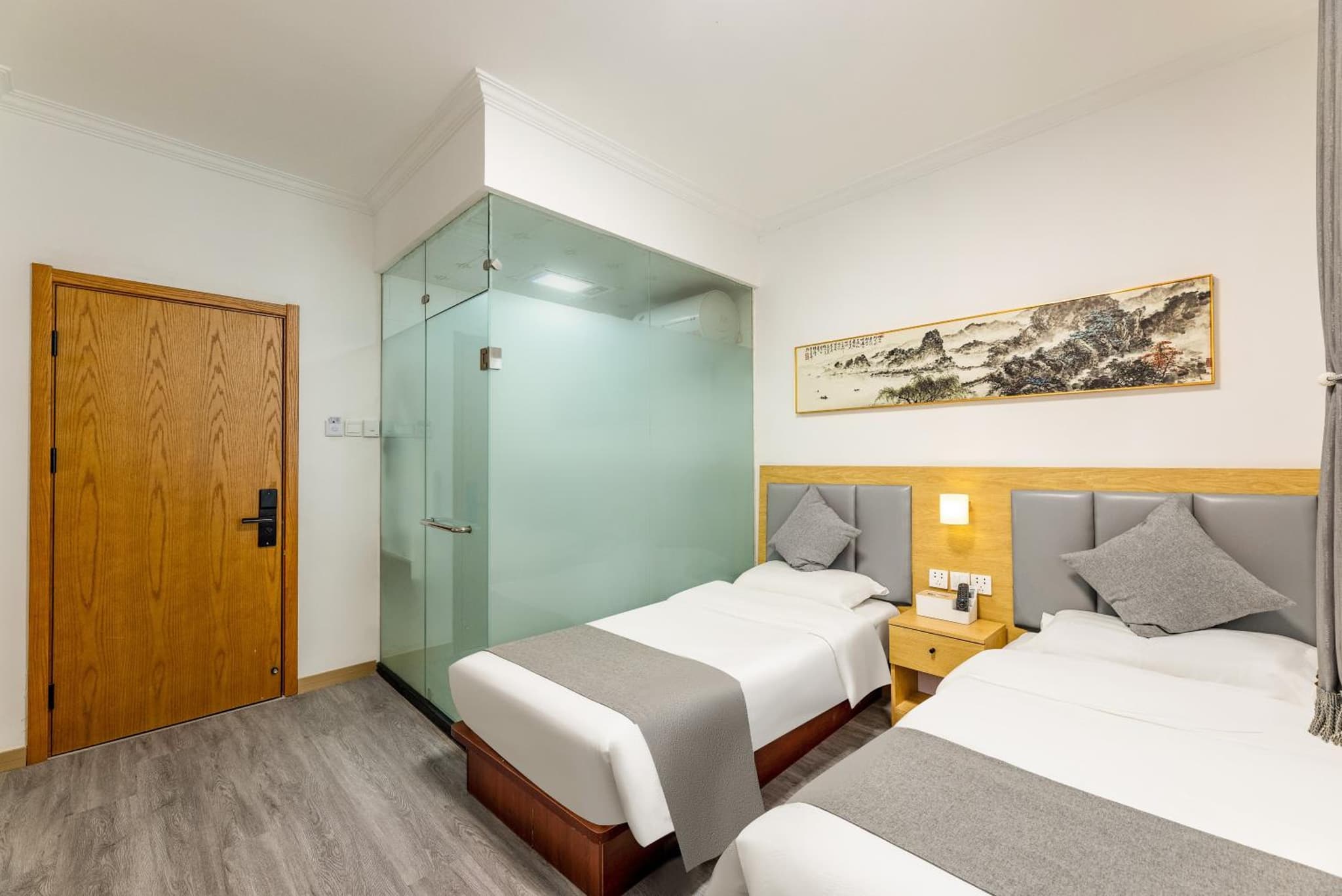 Happy Dragon Hotel -- Fluent English speaking Tourist ticket service Near Tian ' AnMen Forbidden City National Art Museum photo 6