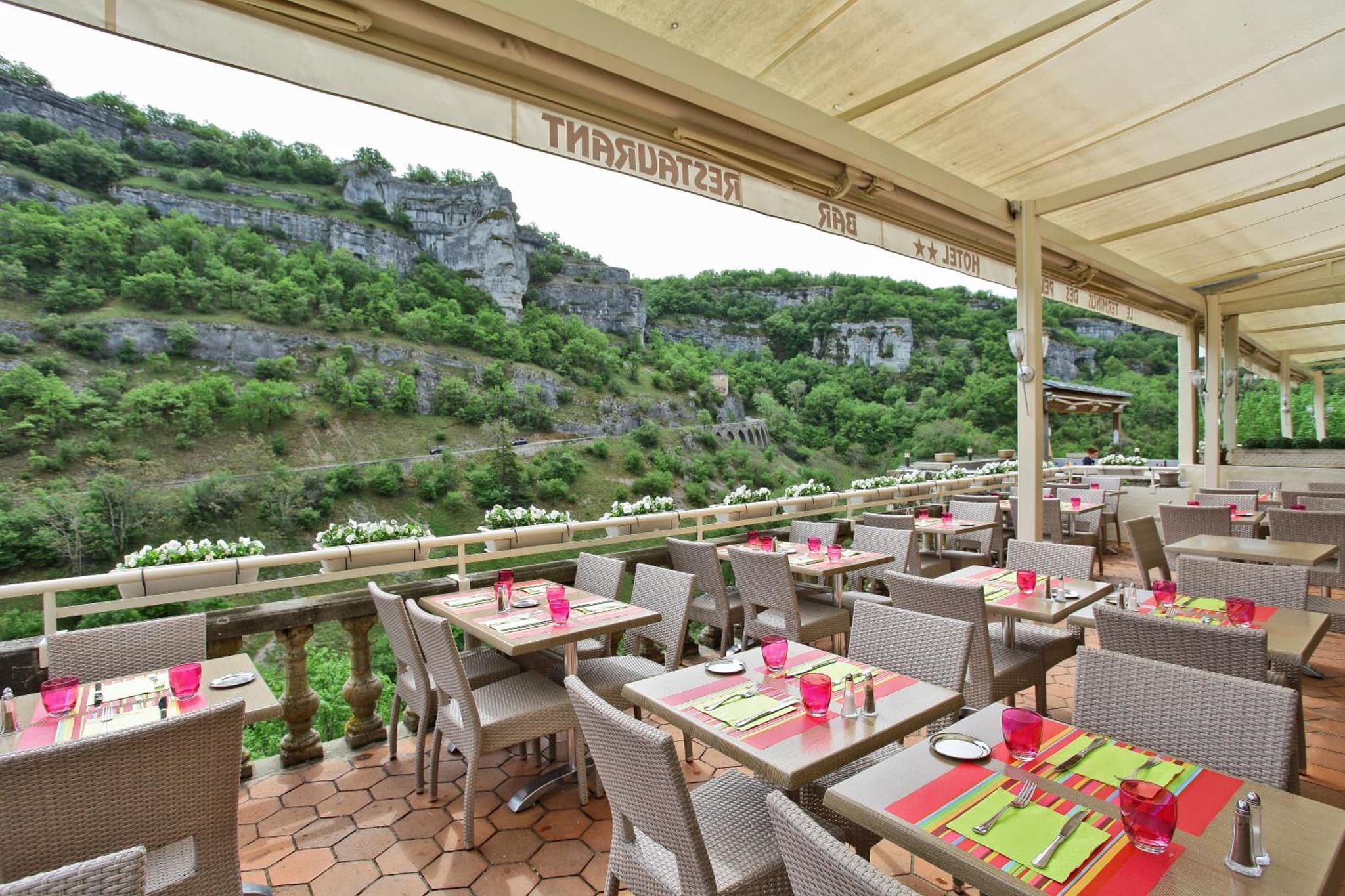 restaurant