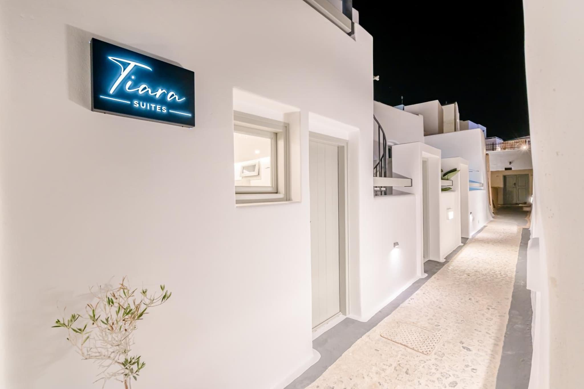 Tiara Suites Fira - Cycladic & Cave