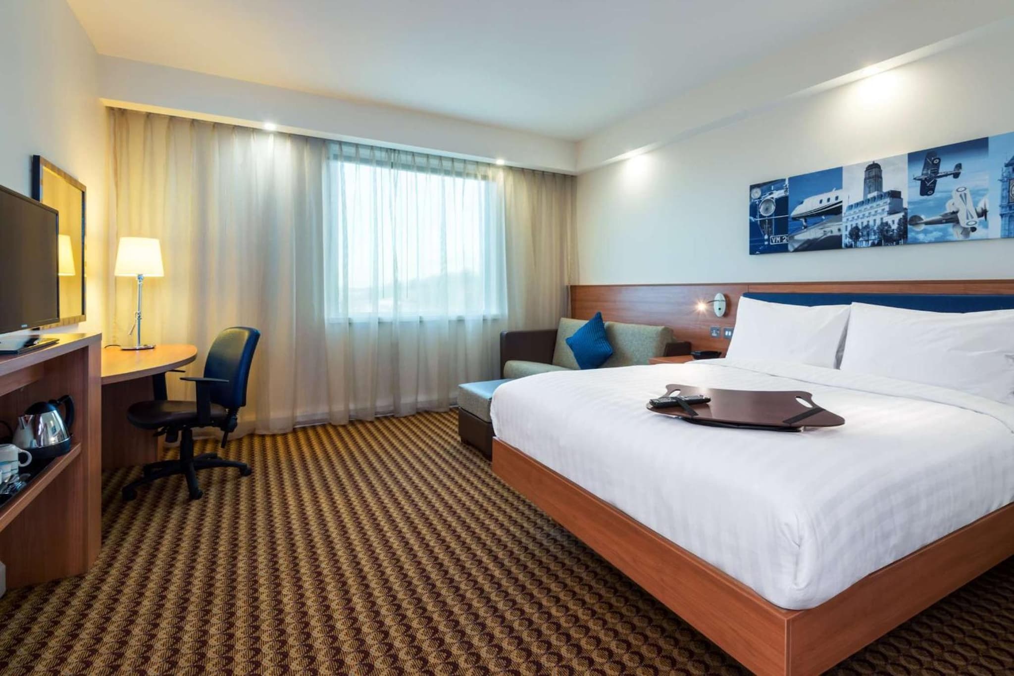 Hampton by Hilton Luton Airport photo 3