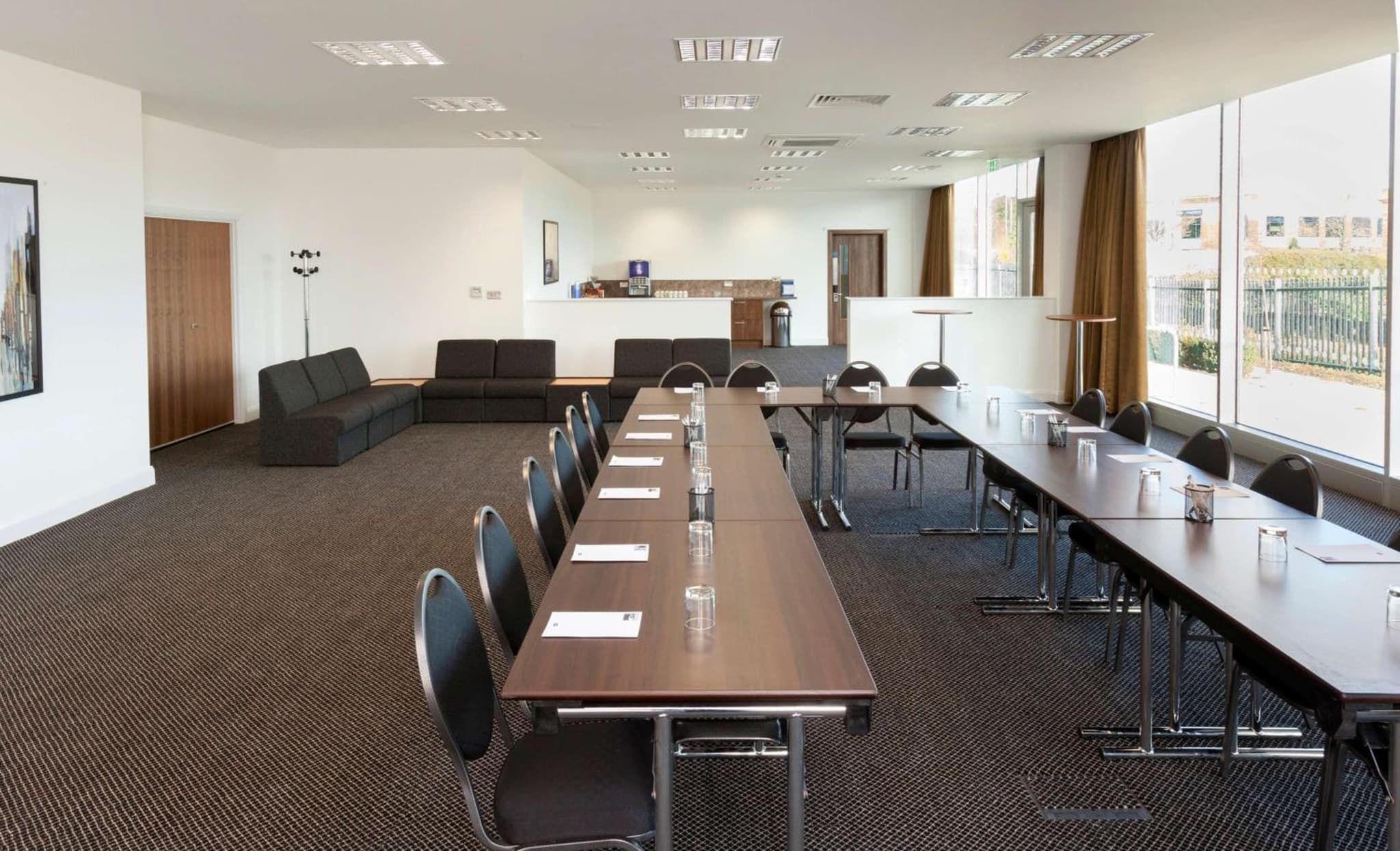 Hampton by Hilton Luton Airport photo 7