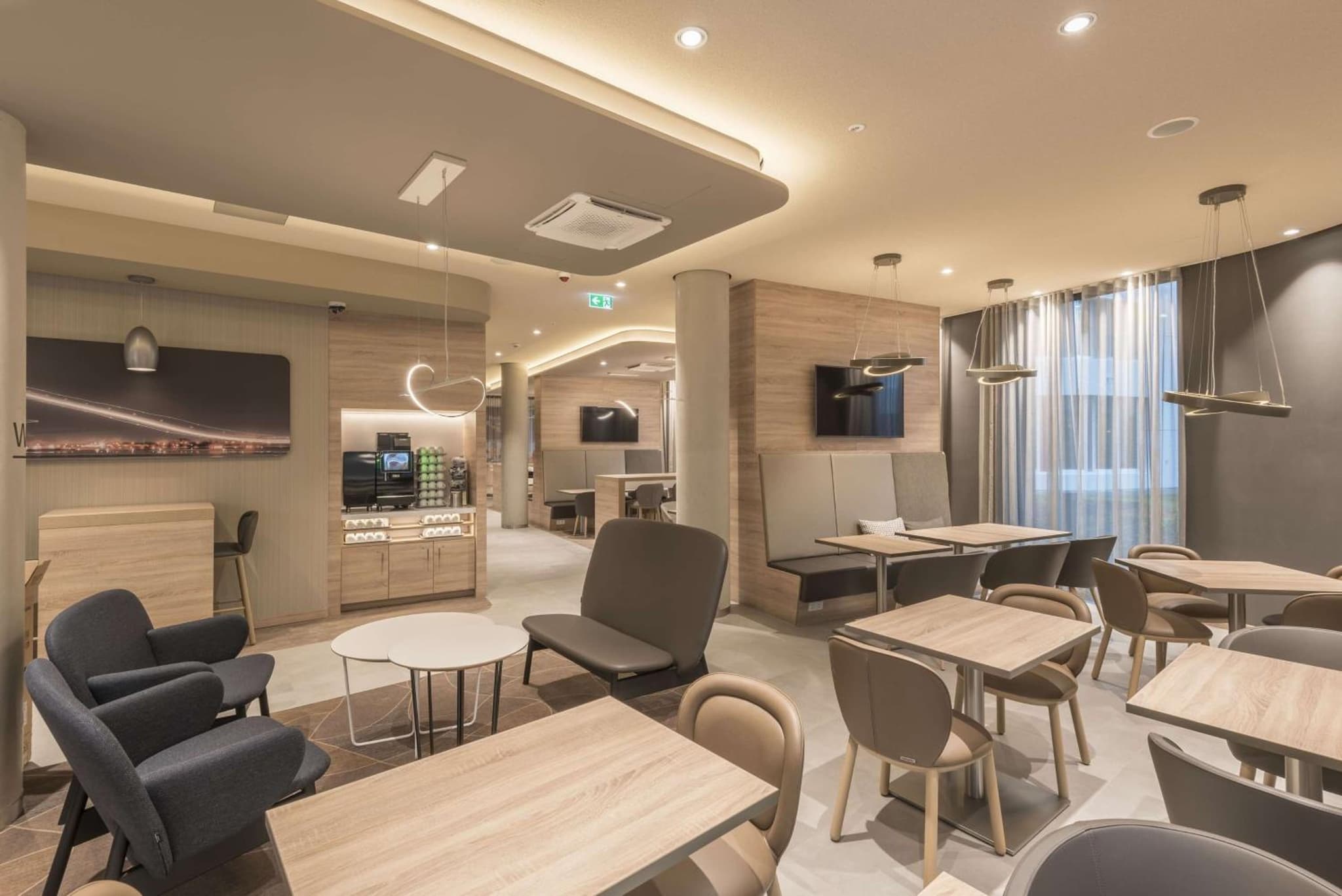 Hampton By Hilton Frankfurt Airport photo 4