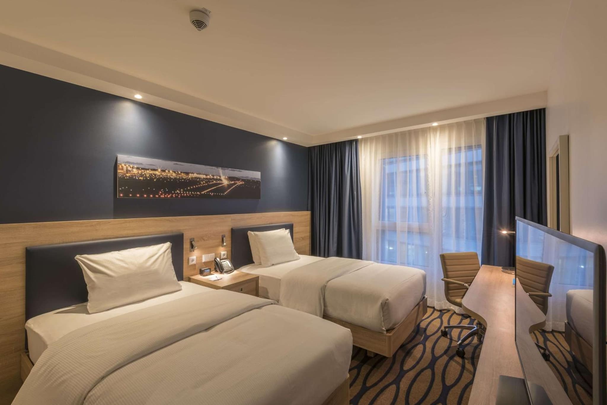 Hampton By Hilton Frankfurt Airport photo 8