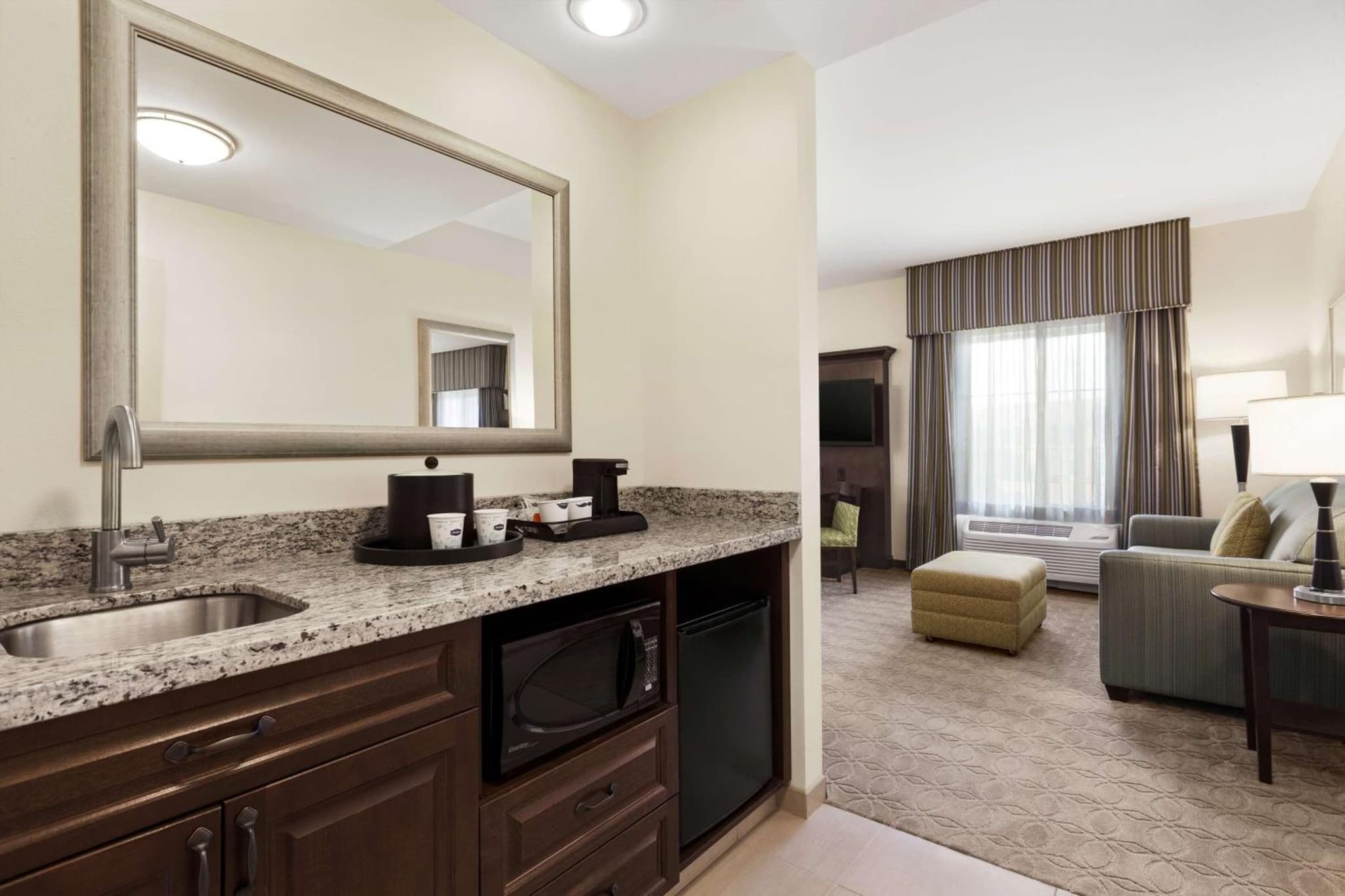 Hampton Inn & Suites San Bernardino photo 9