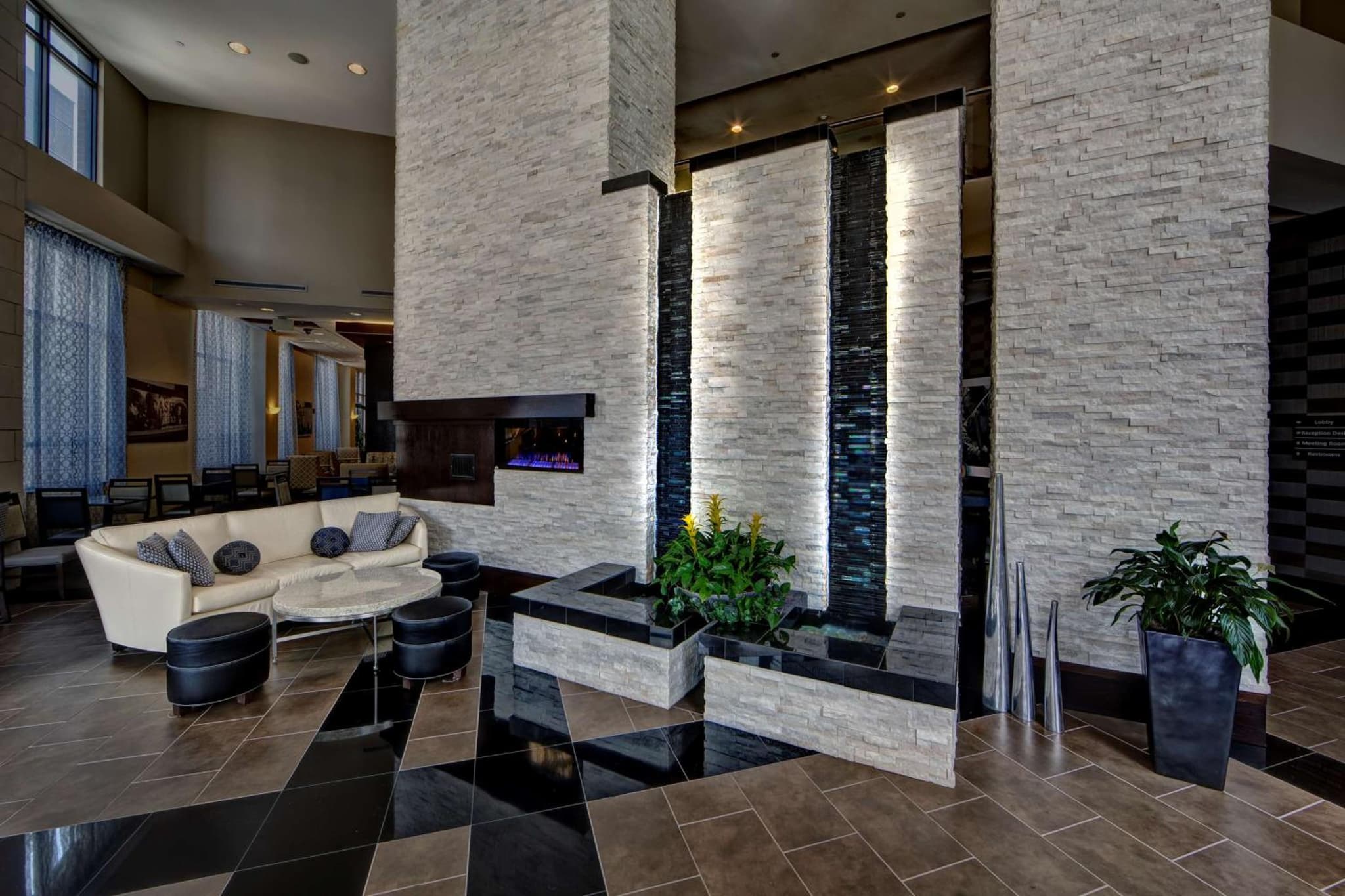 Hampton Inn & Suites Nashville-Downtown photo 2