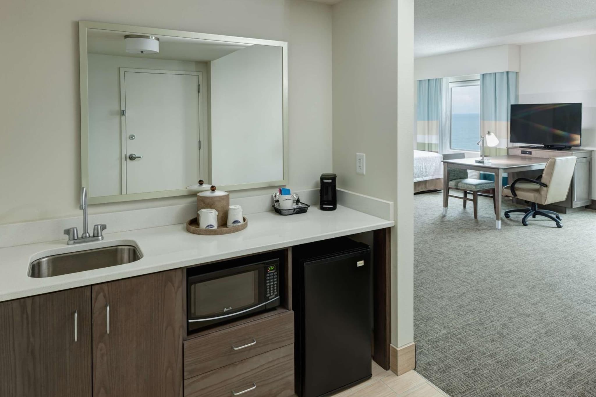 Hampton Inn & Suites by Hilton Carolina Beach Oceanfront photo 6