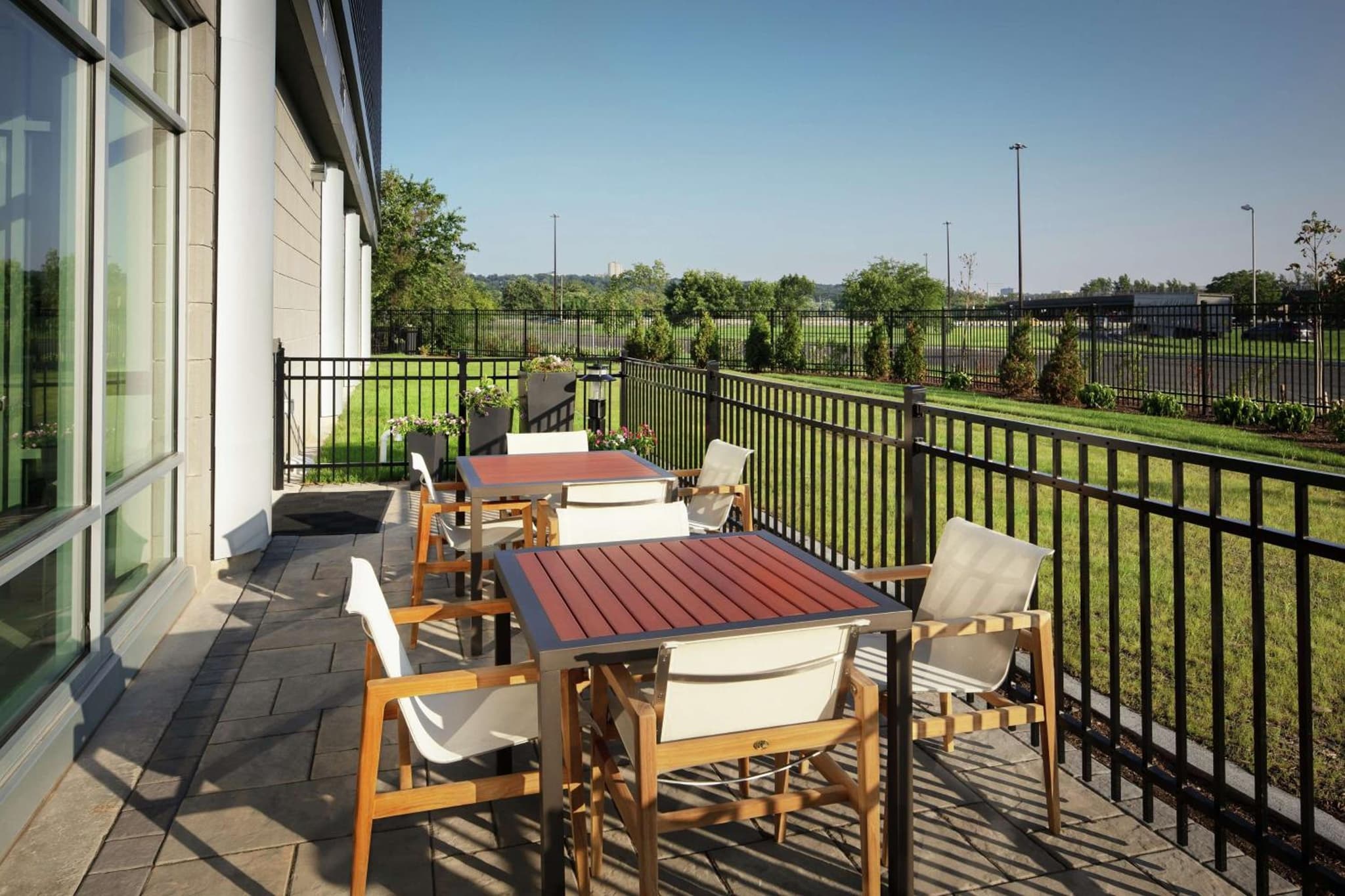 Hampton Inn & Suites Teaneck/Glenpointe photo 2