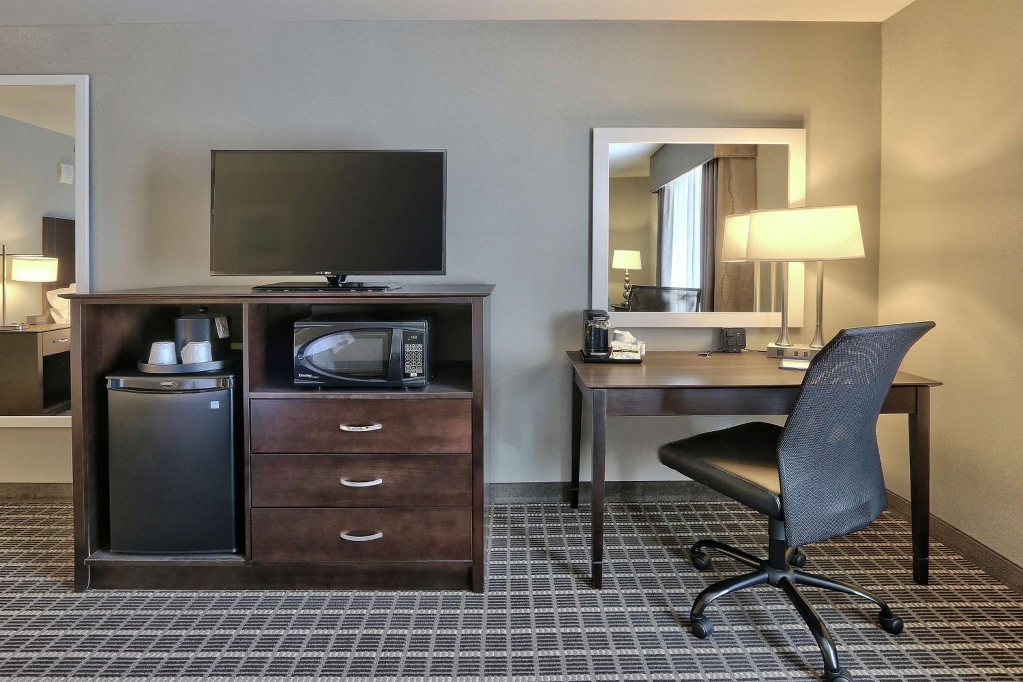 Hampton Inn & Suites Albuquerque Airport photo 5
