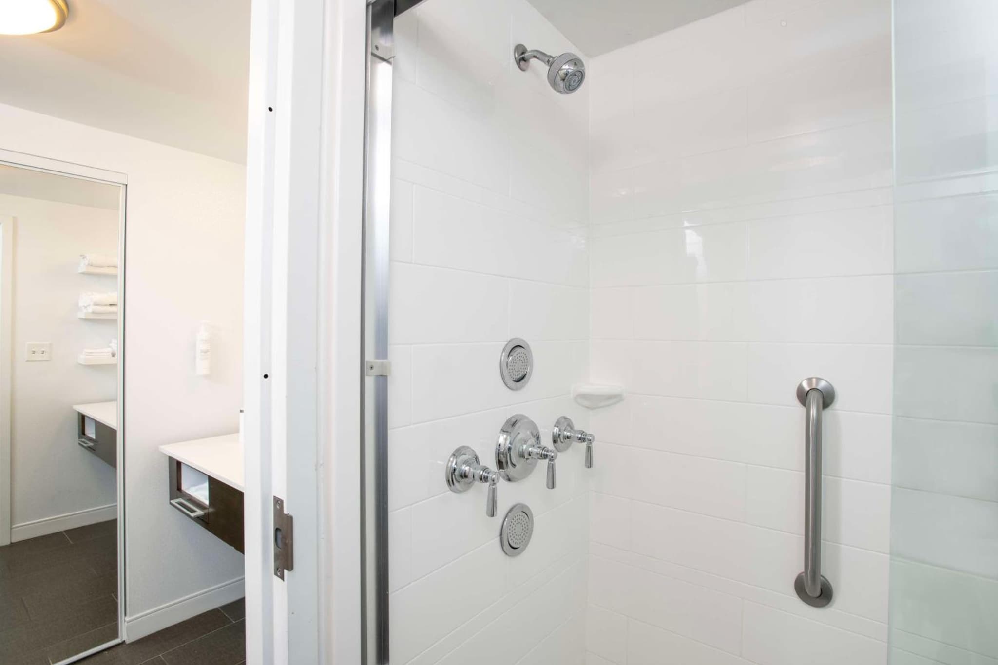 Hampton Inn & Suites - Cincinnati/Kenwood, OH photo 2