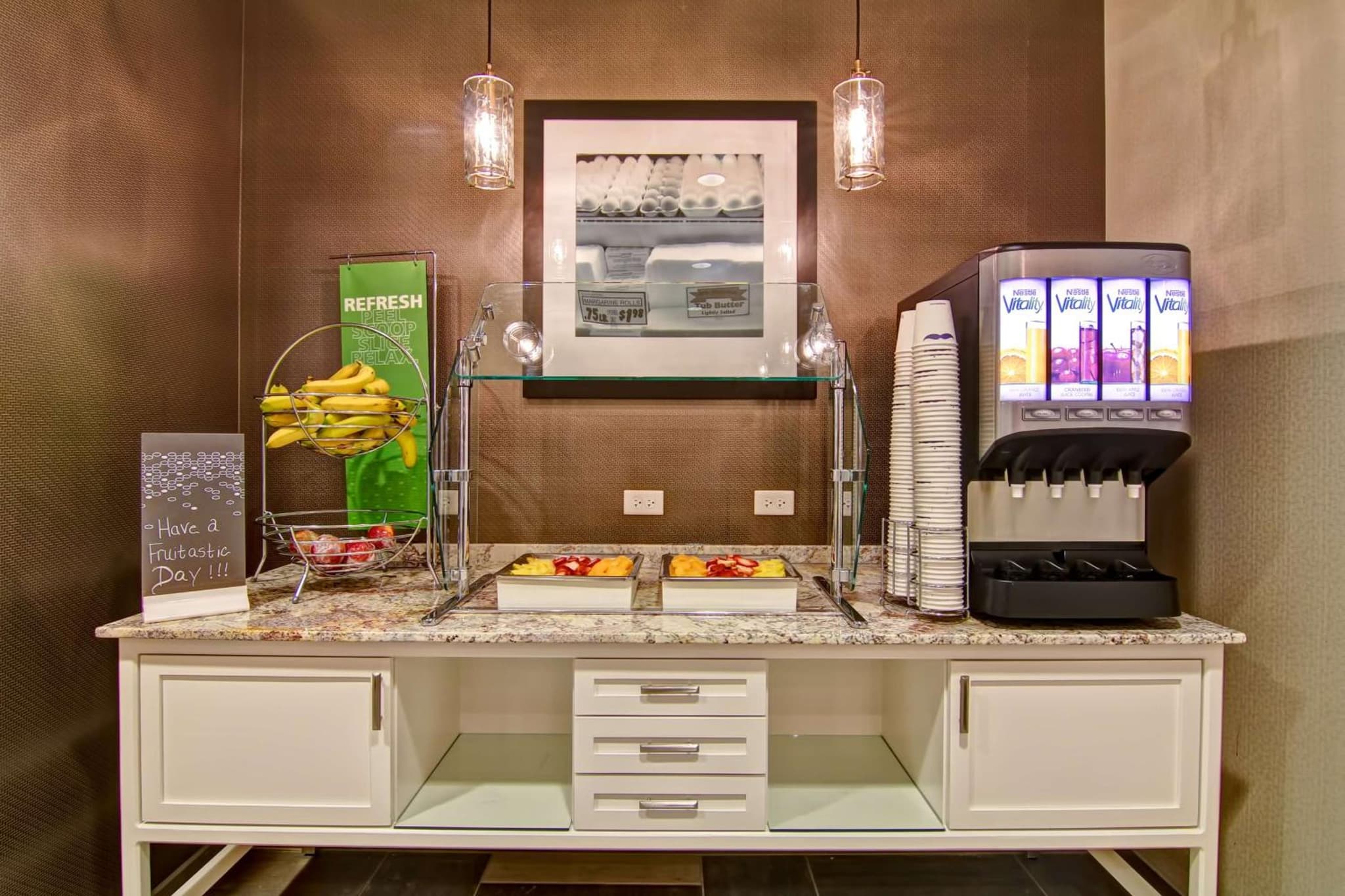 Hampton Inn and Suites Cincinnati - Downtown photo 2