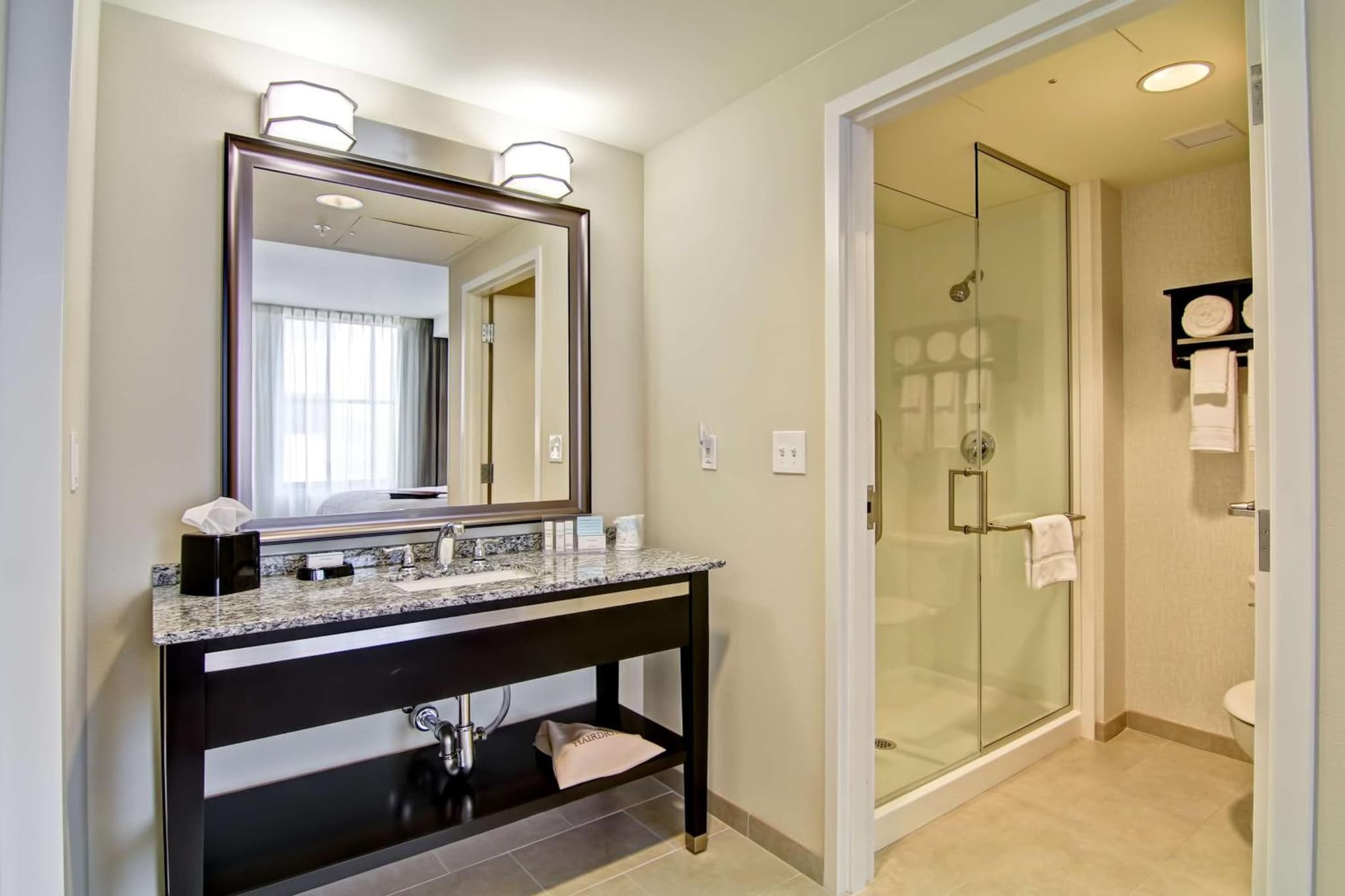 Hampton Inn and Suites Cincinnati - Downtown photo 6