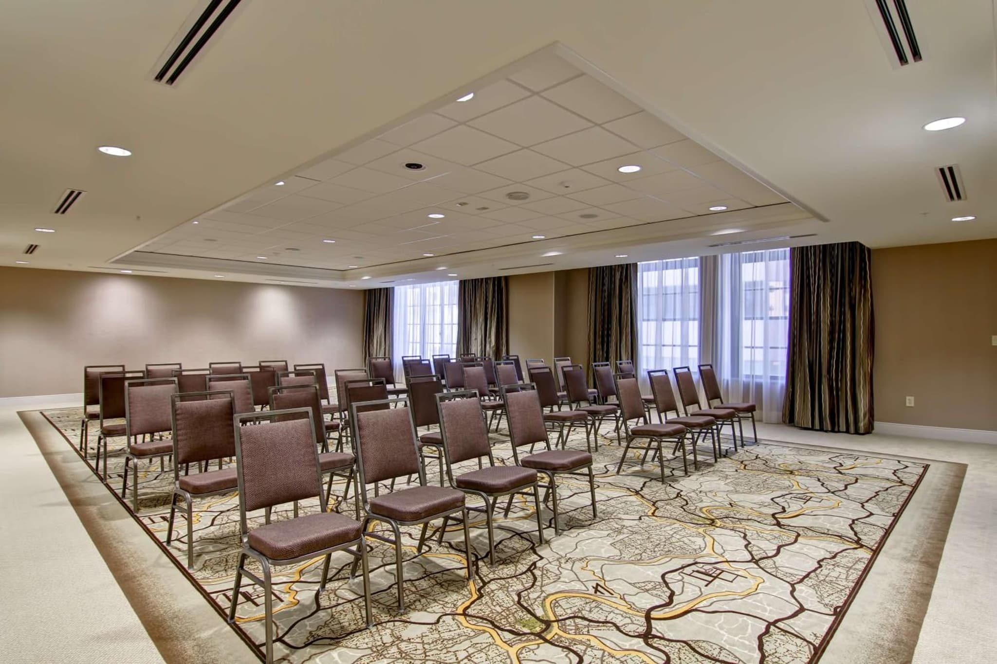 Hampton Inn and Suites Cincinnati - Downtown photo 3