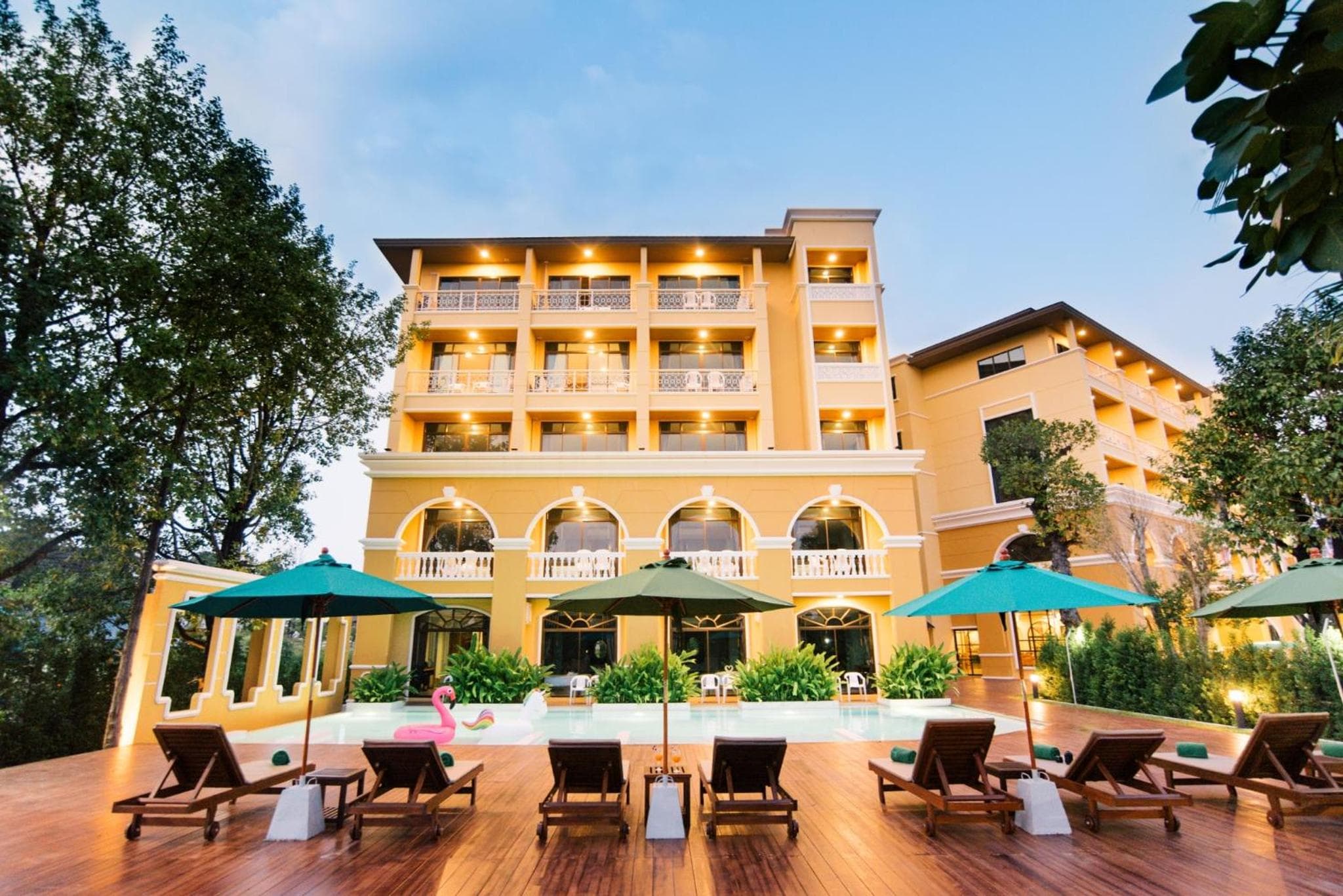 ROYAL PINEAPPLE HOTEL l a welcome to wealth and good fortune