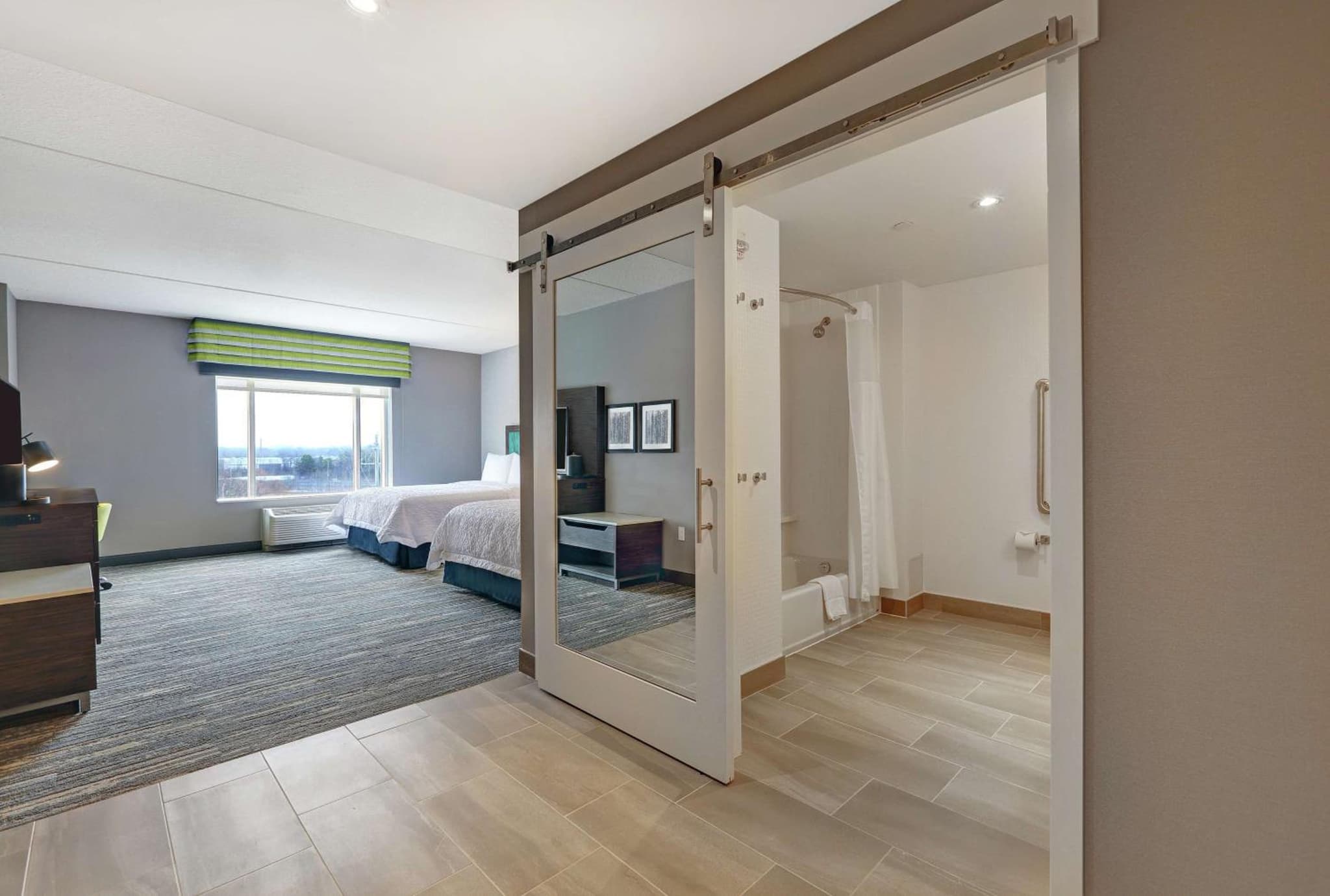 Hampton Inn Peterborough photo 7