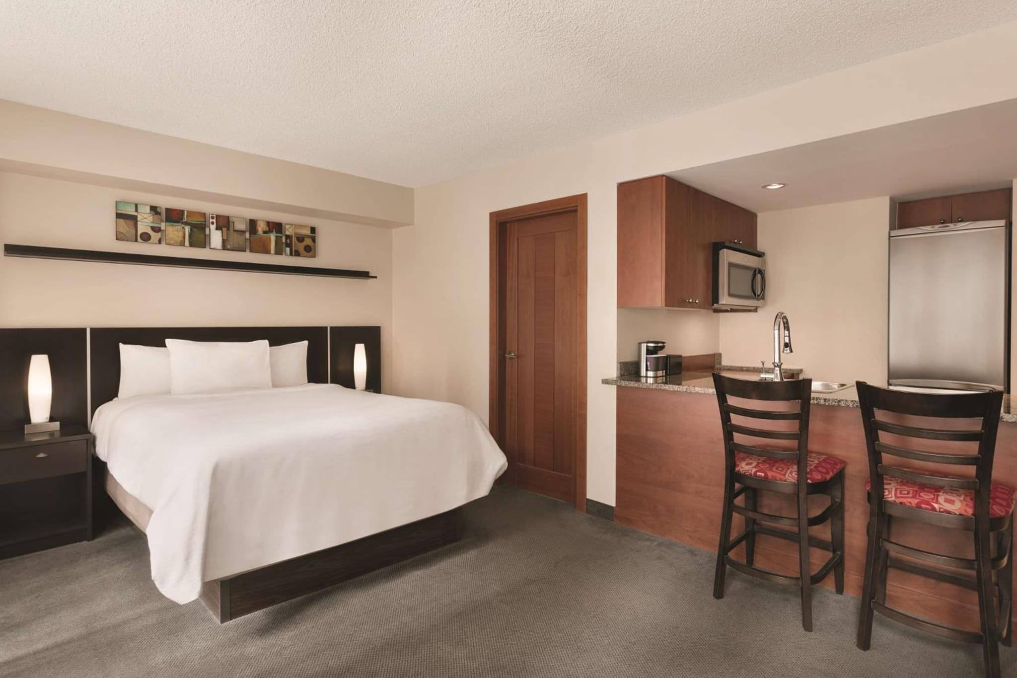 Embassy Suites by Hilton - Montreal photo 8
