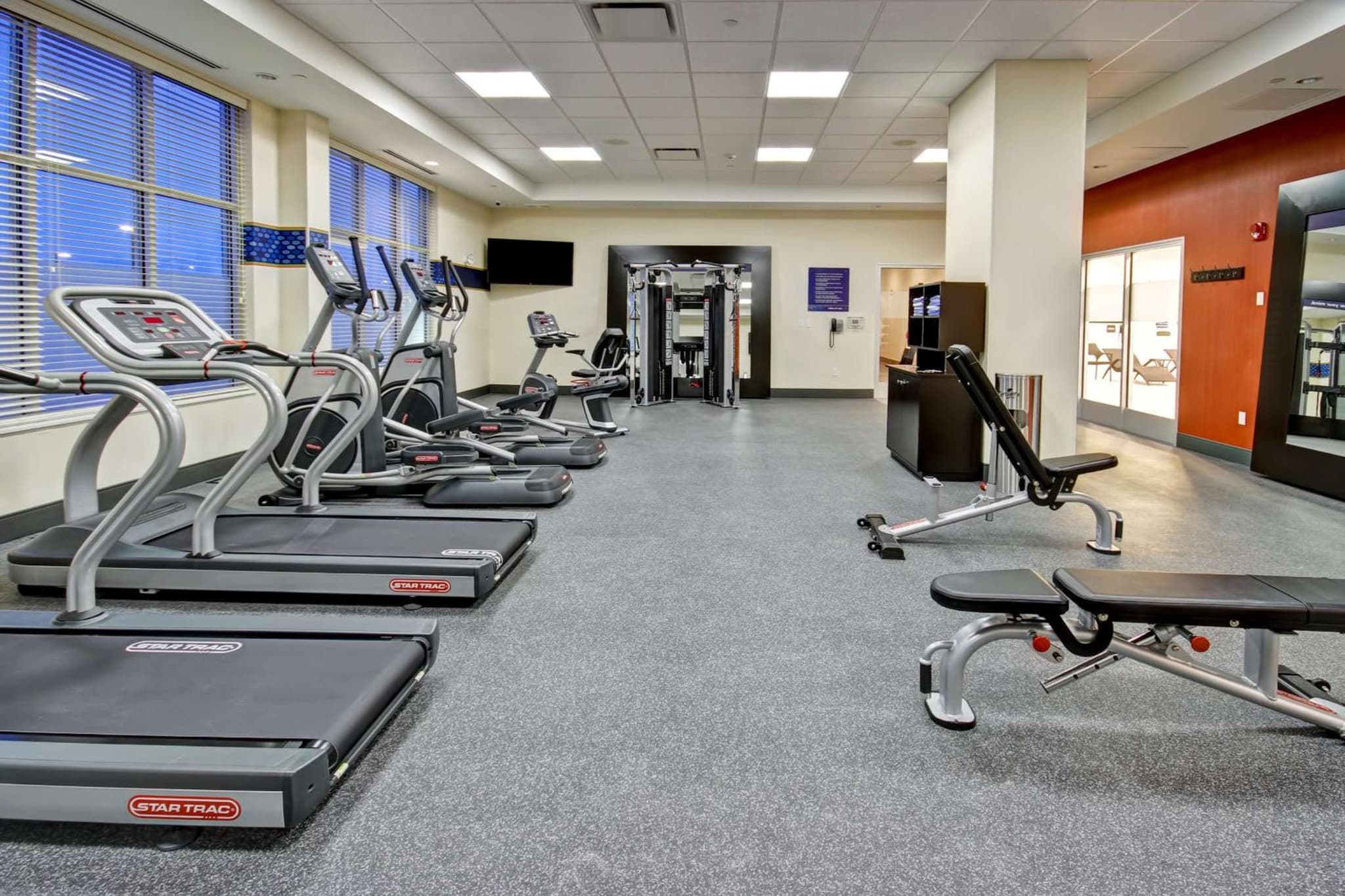 Hampton Inn & Suites - Medicine Hat photo 4