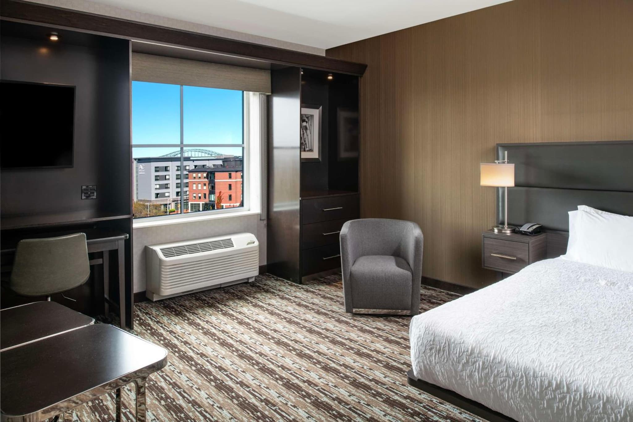 Hampton Inn & Suites Portsmouth Downtown photo 9