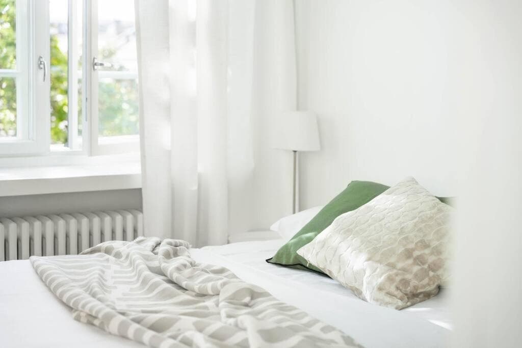 Airy and Bright one-Bedroom apt photo 6