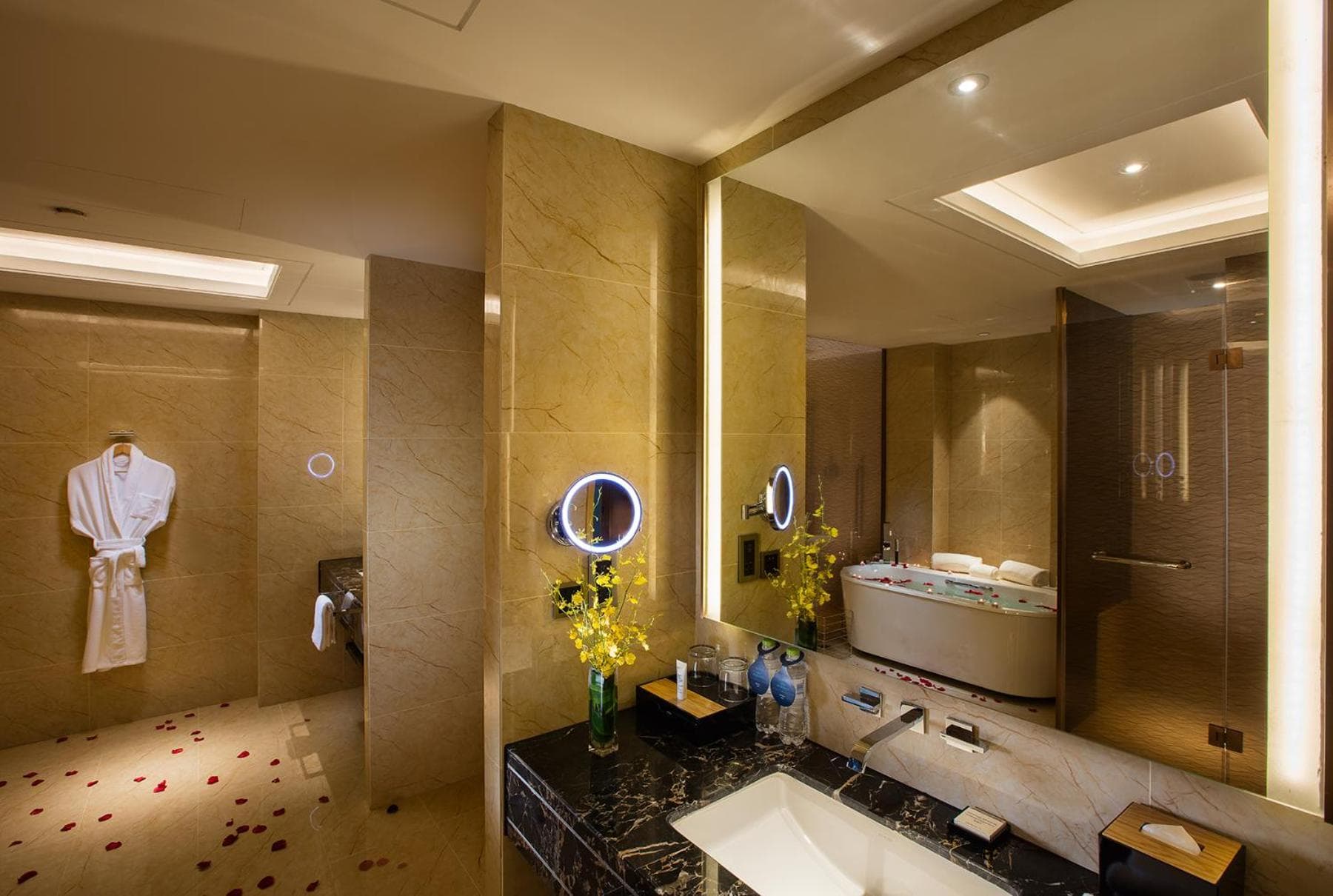 Hilton Wuhan Yangtze Riverside photo 8