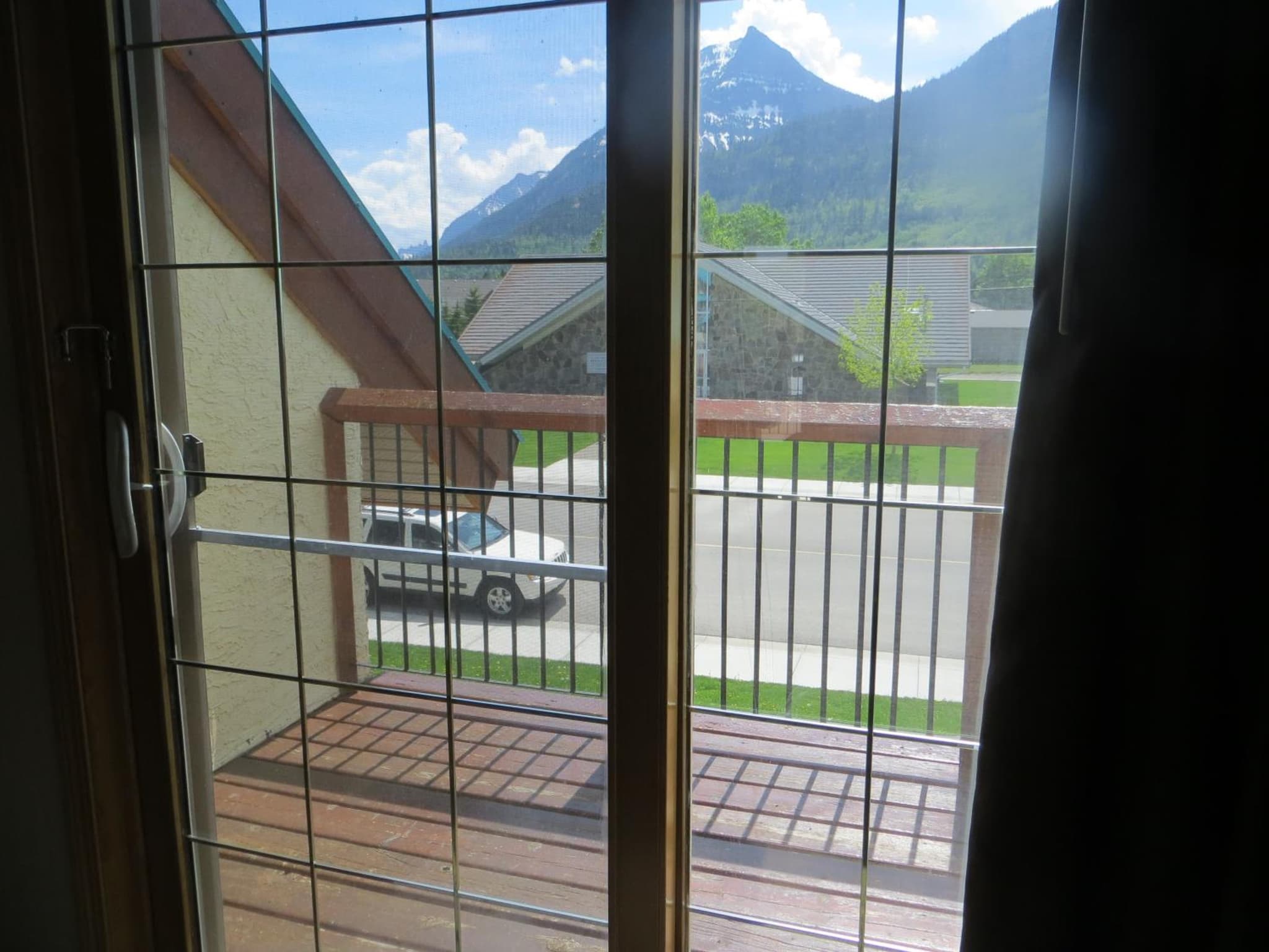 Waterton Glacier Suites photo 3