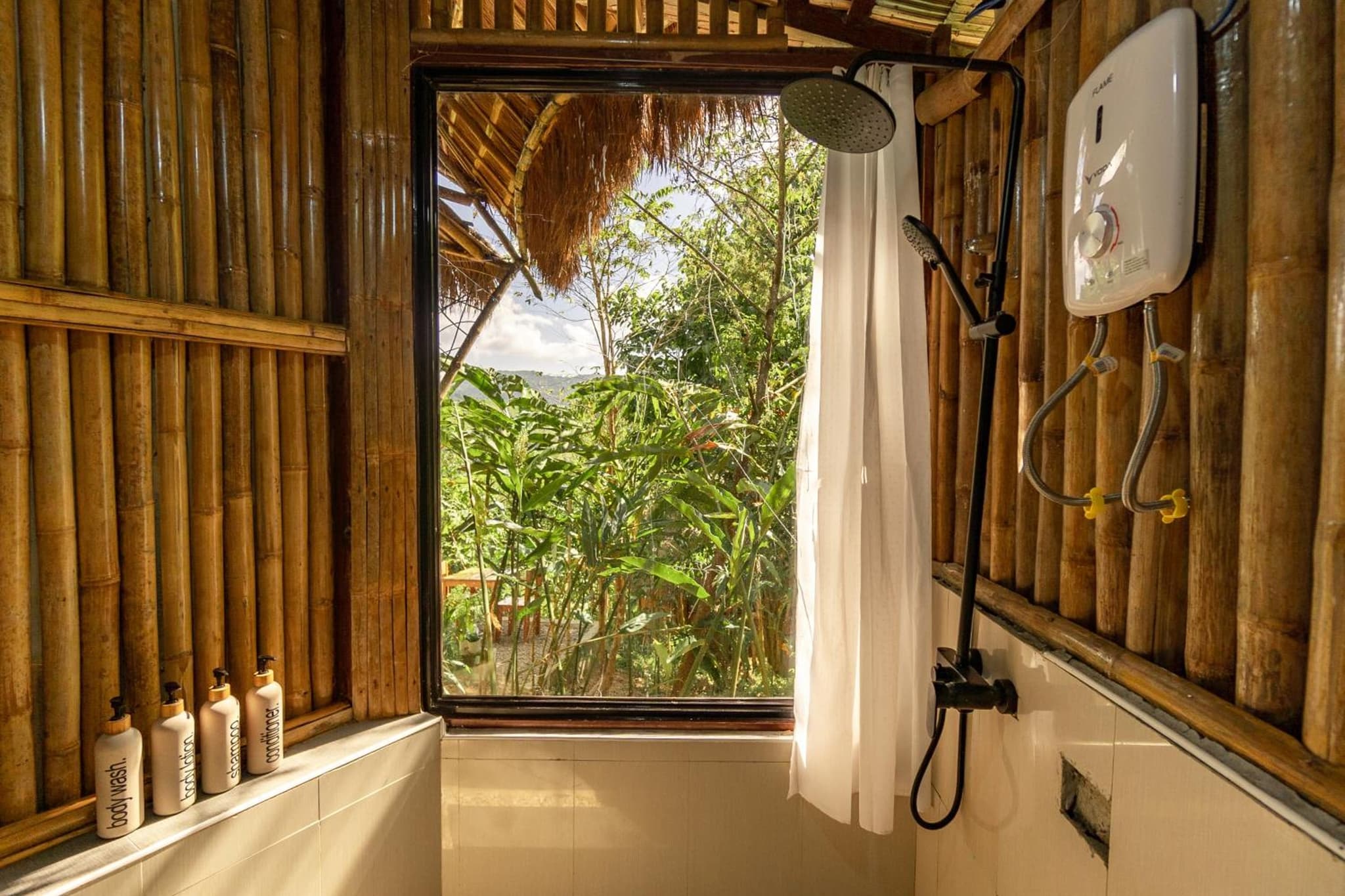 Inigtan Lio Bamboo Cottages photo 5